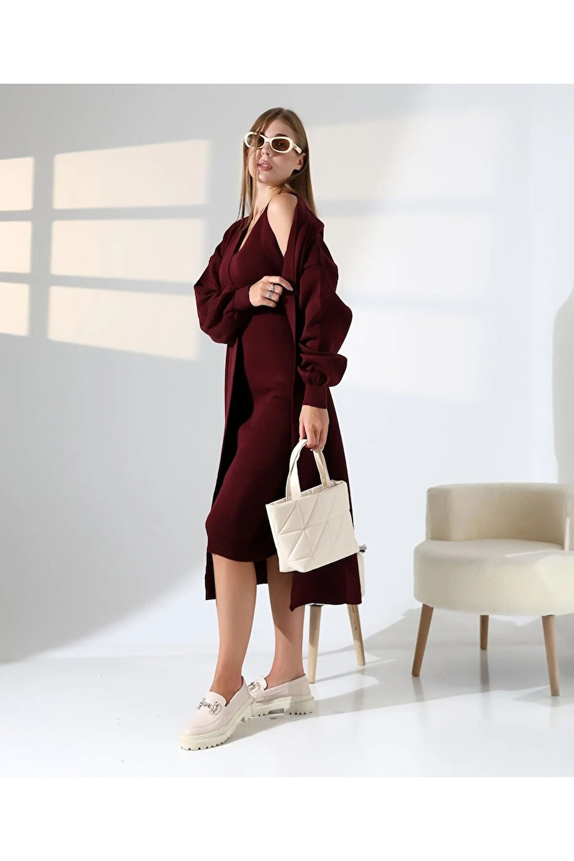 Zamansız Stil: Uzun Triko Hırka ve Elbise İkilisi