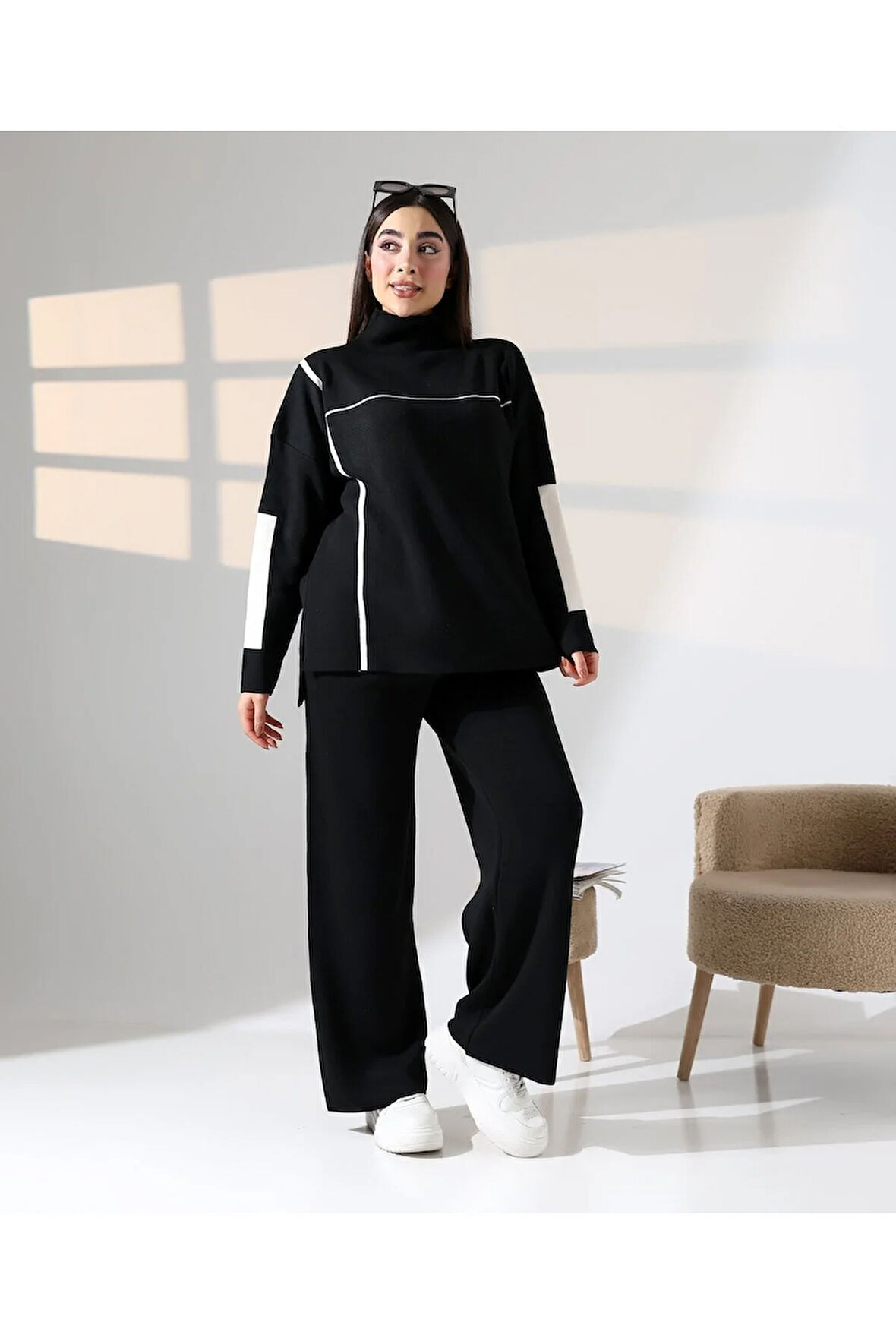 Sportif Şerit Detaylı Triko Takım