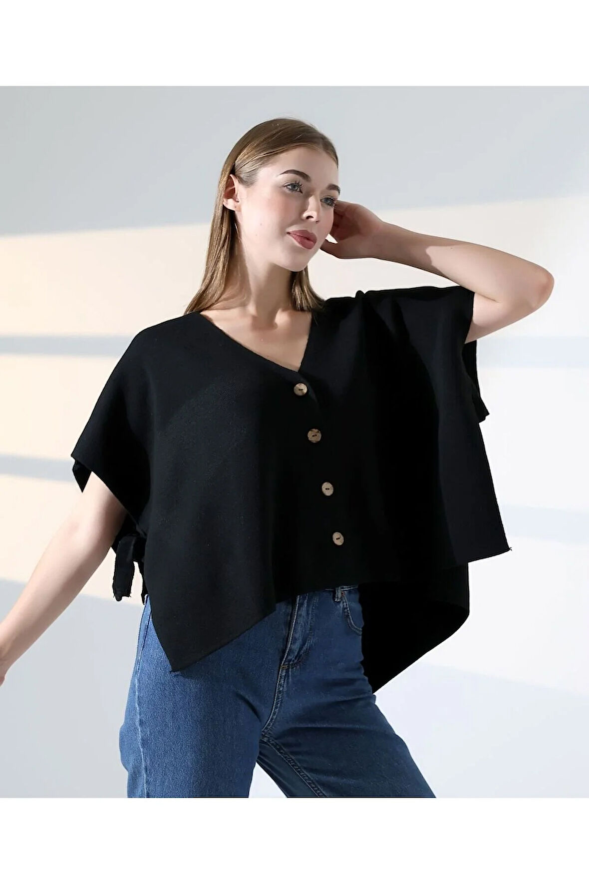 Düğme Detaylı Asimetrik Triko Bluz