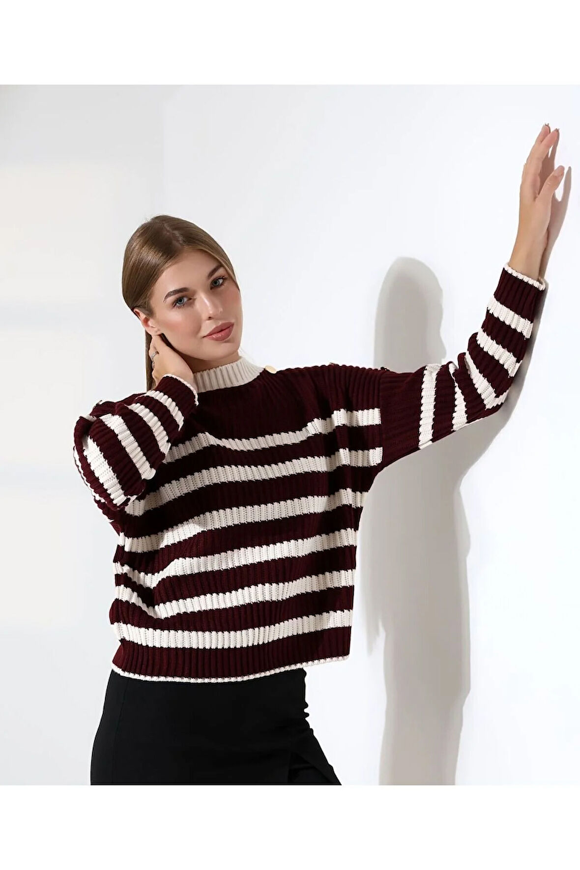 Zarif Düğme Detay Çizgili Triko Kazak
