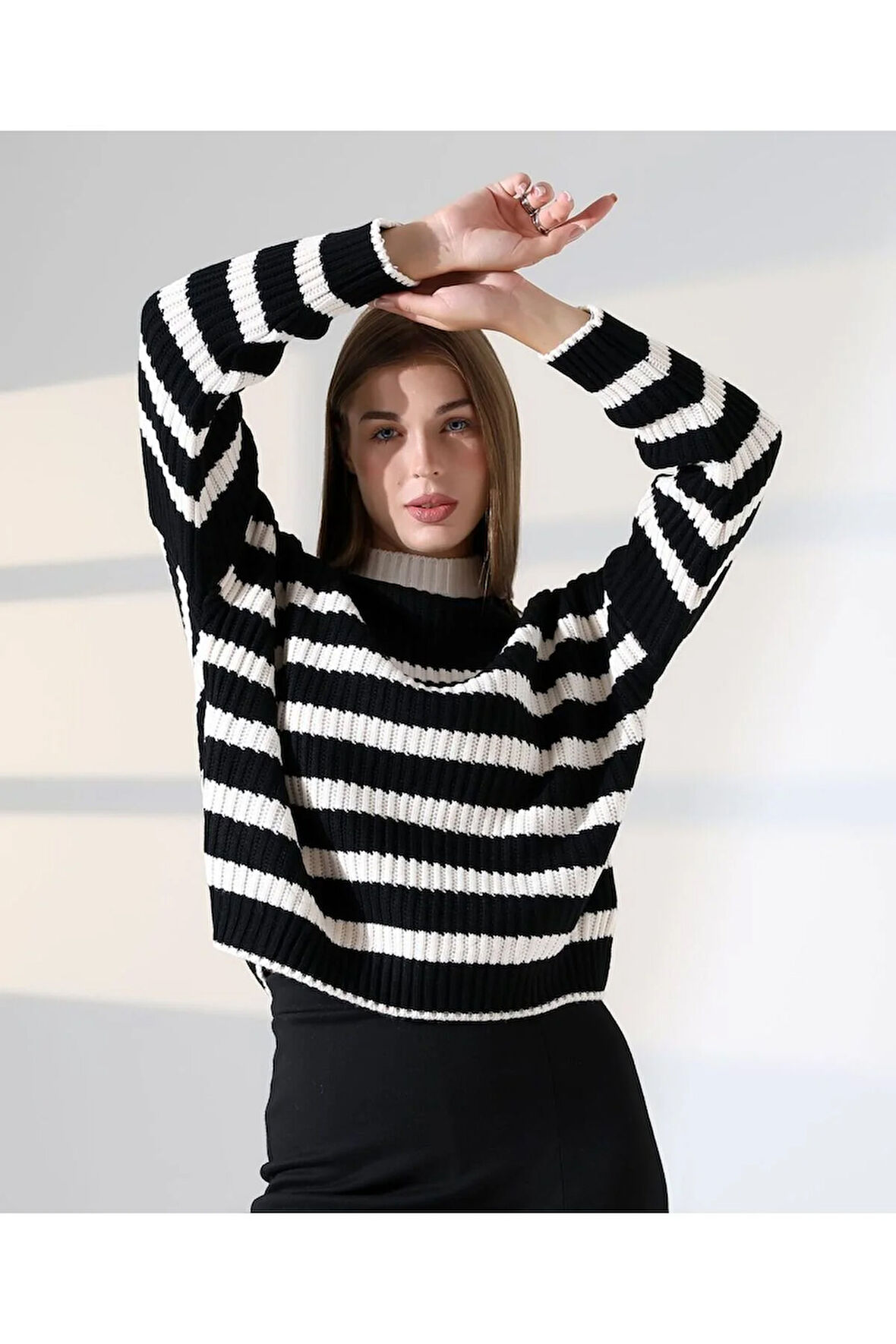 Zarif Düğme Detay Çizgili Triko Kazak