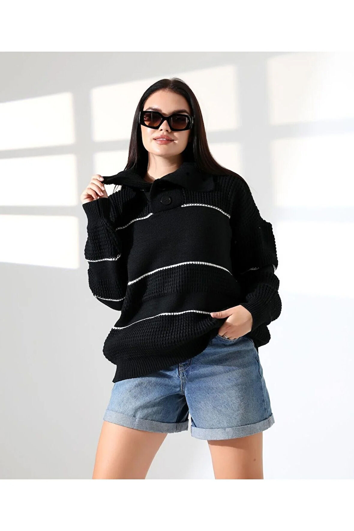 Yaka Düğmeli Ajurlu Triko Kazak