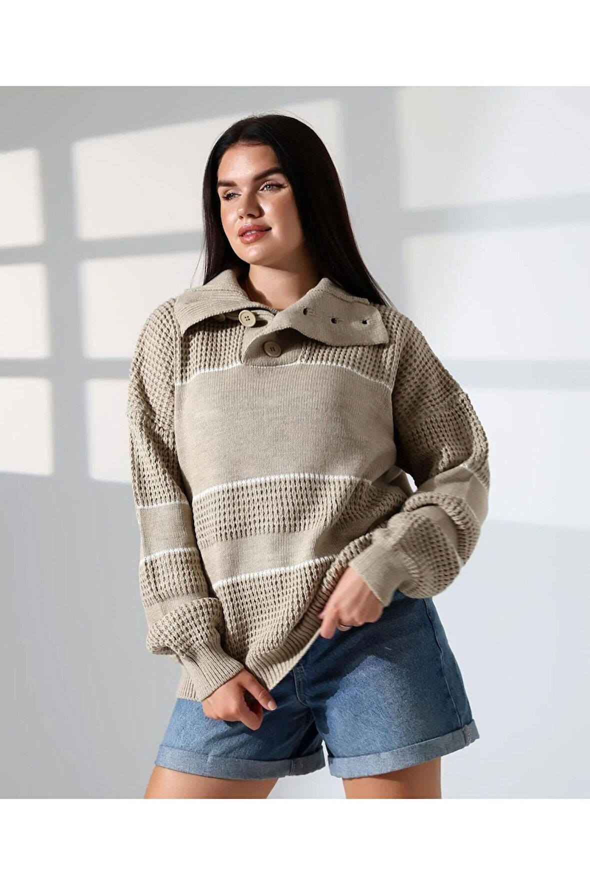 Yaka Düğmeli Ajurlu Triko Kazak