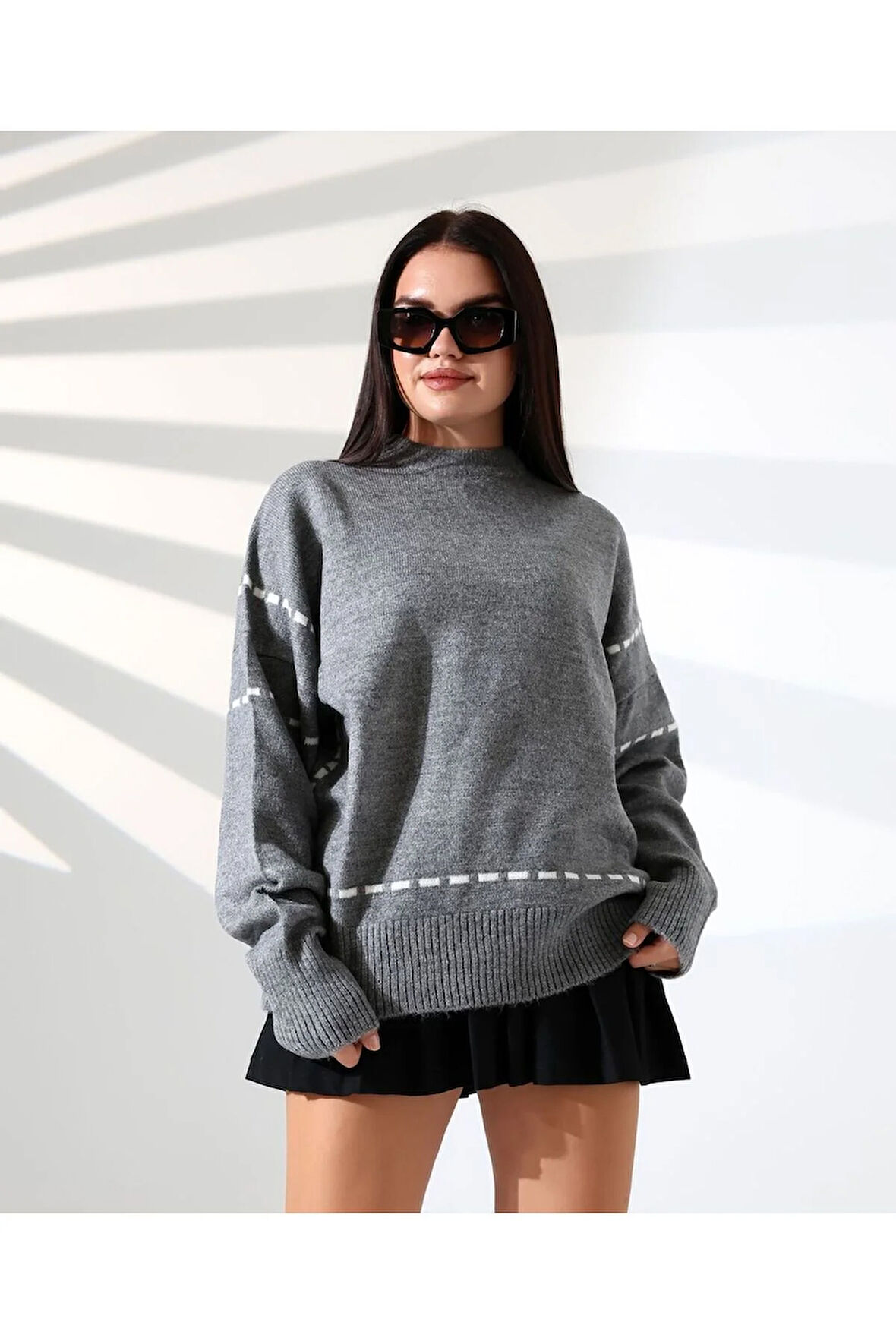 Yüksek Yaka Dikişli Triko Kazak