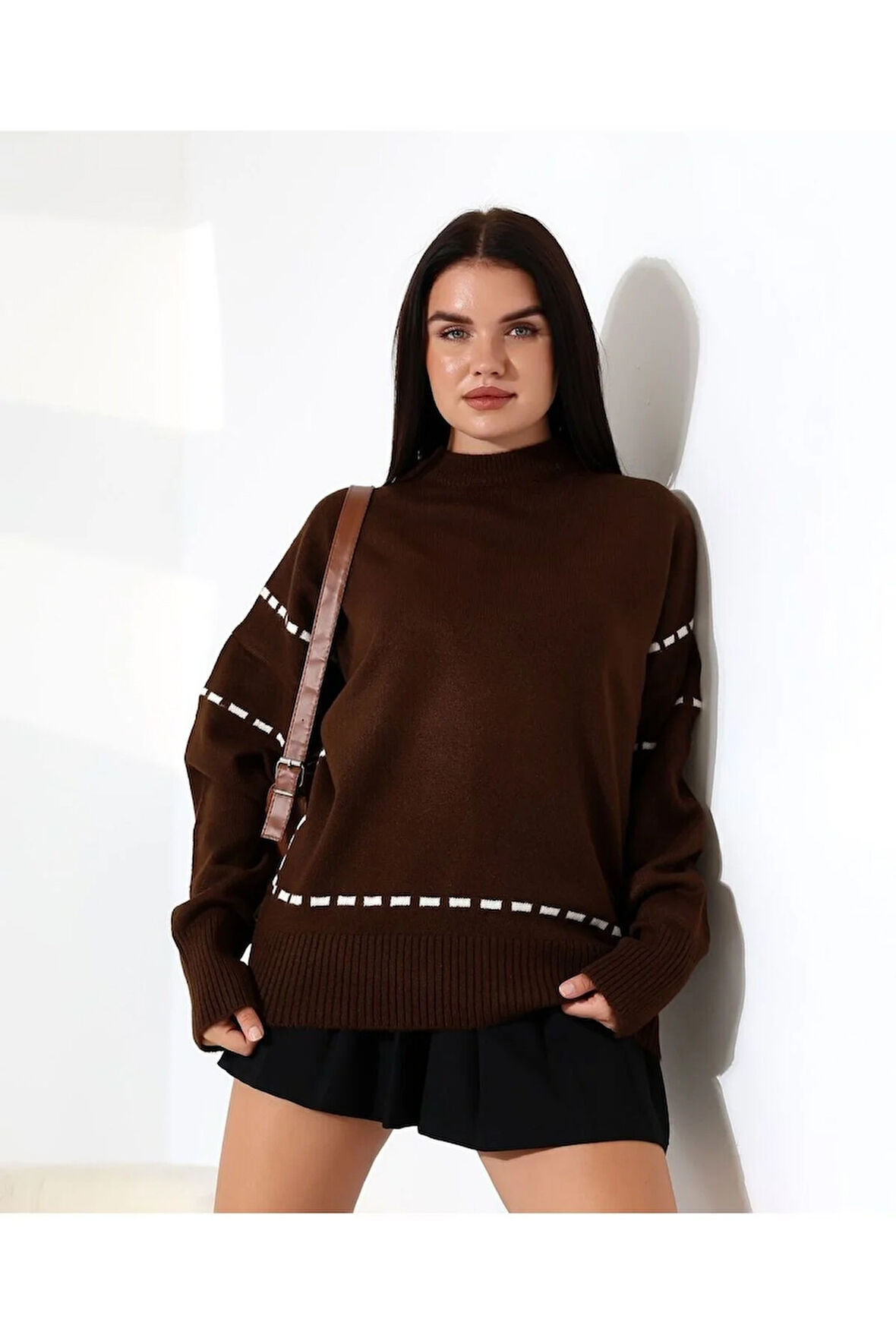 Yüksek Yaka Dikişli Triko Kazak