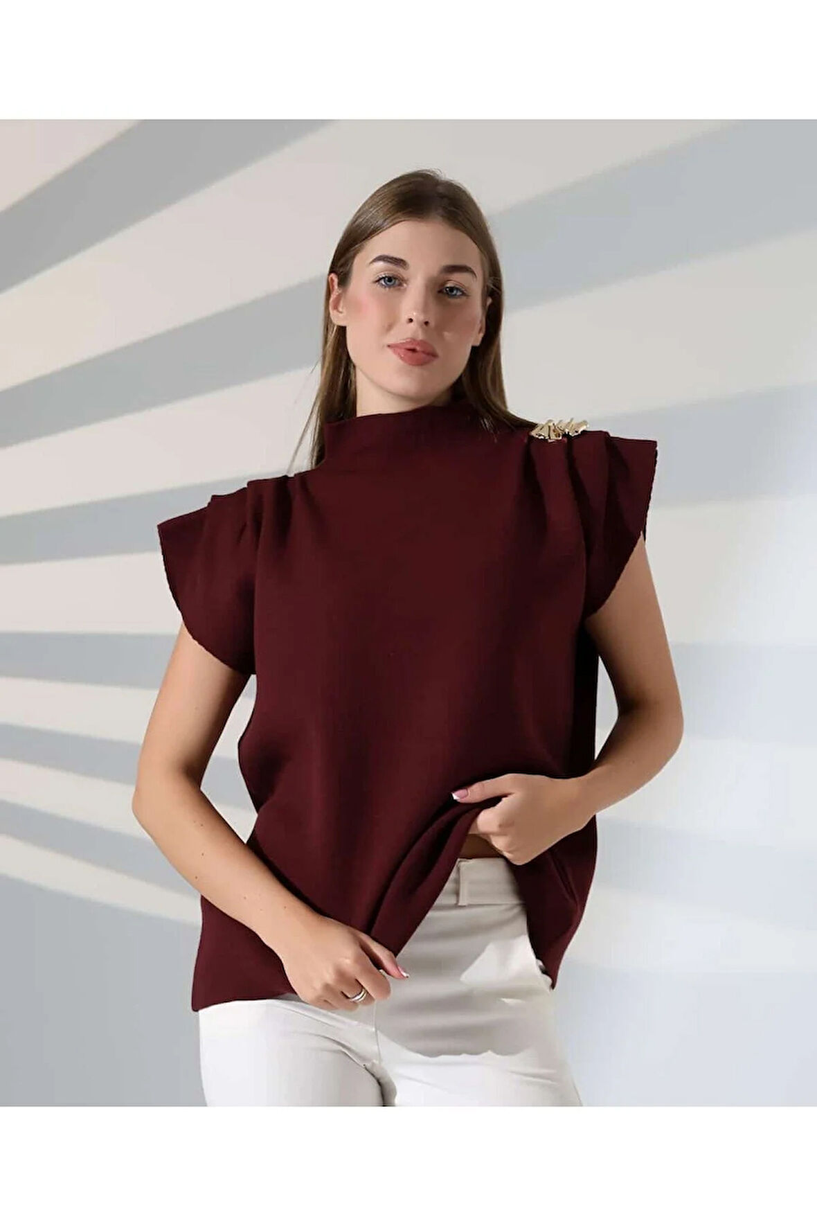 Zarif Omuz Detaylı Dik Yaka Triko Bluz