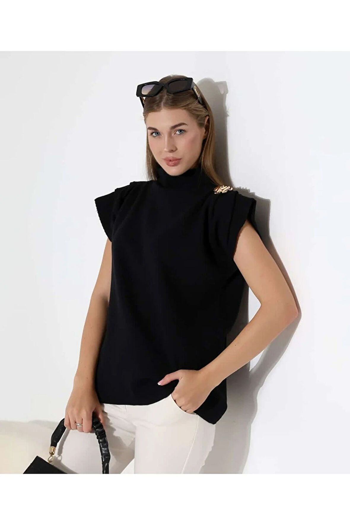 Zarif Omuz Detaylı Dik Yaka Triko Bluz