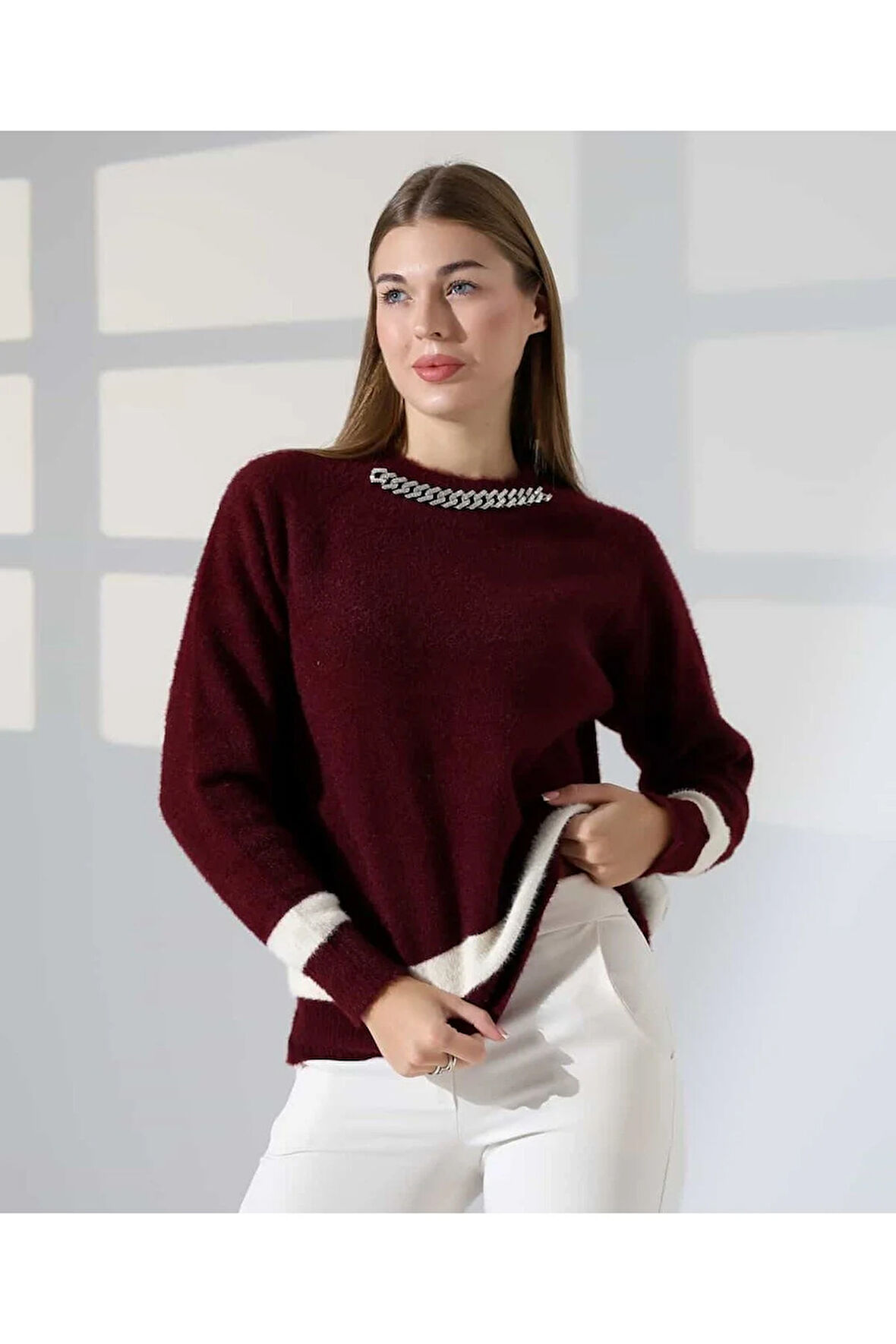 Zincir Yaka Detaylı Kontrast Triko Kazak