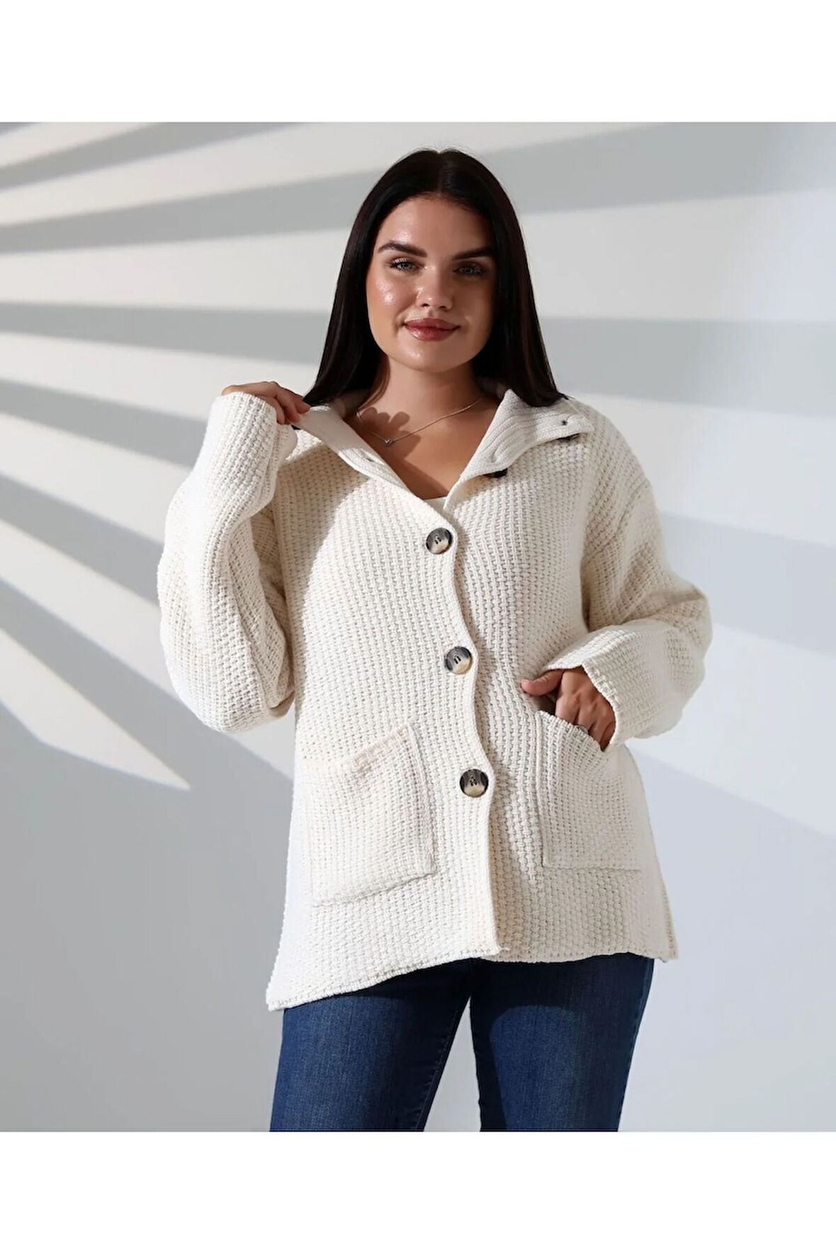 Göz Alıcı Sadelik Düğmeli Triko Hırka