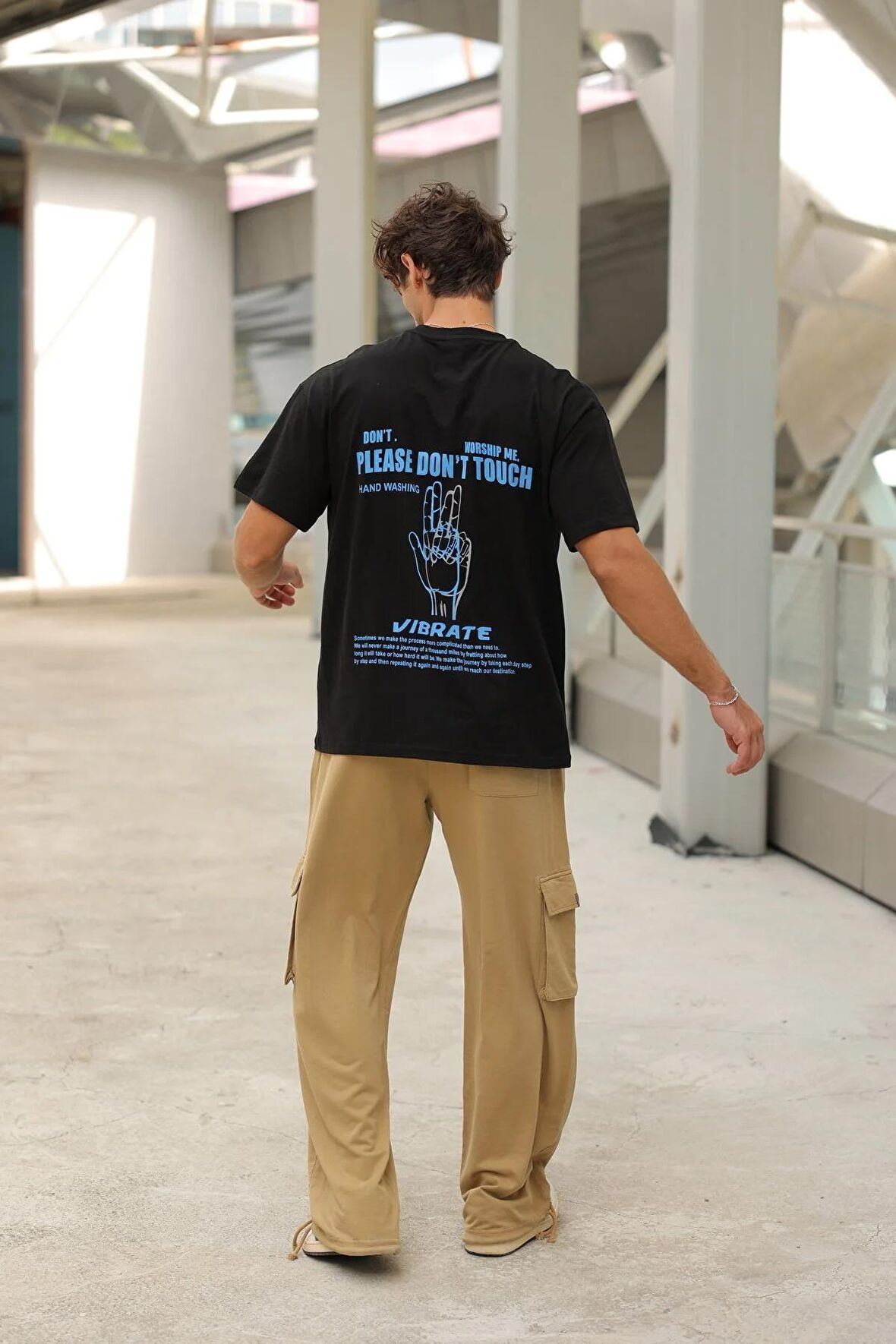 Oversize Vıbrate Baskılı Tişört Siyah