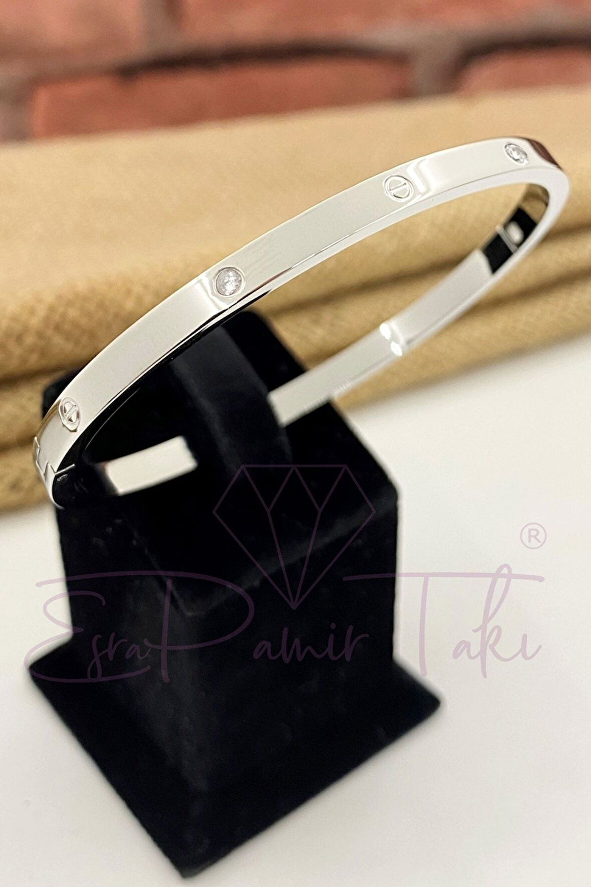 Çelik Kelepçe Ince . Taşlı Gümüş Renk Bileklik