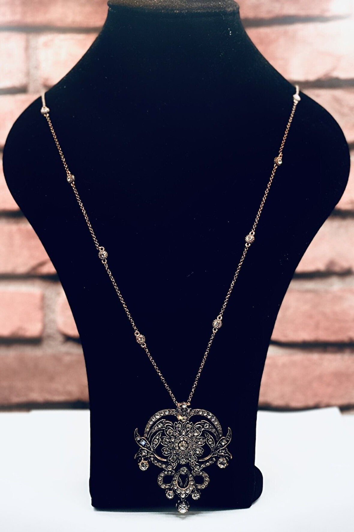 Elmas Montür Uzun Kolye