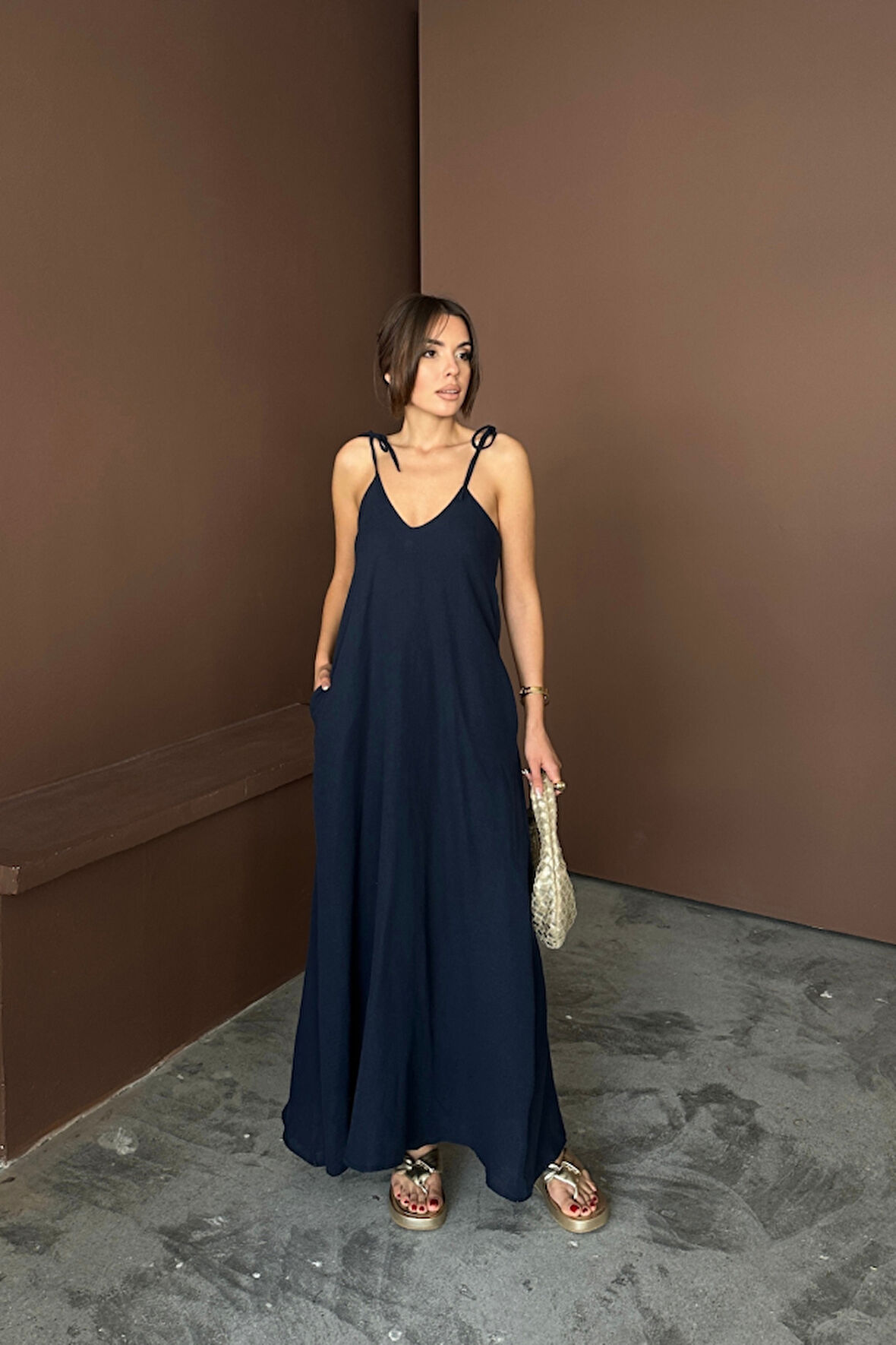 EQURİ ASKILI UZUN SALAŞ MÜSLİN ELBİSE - Lacivert