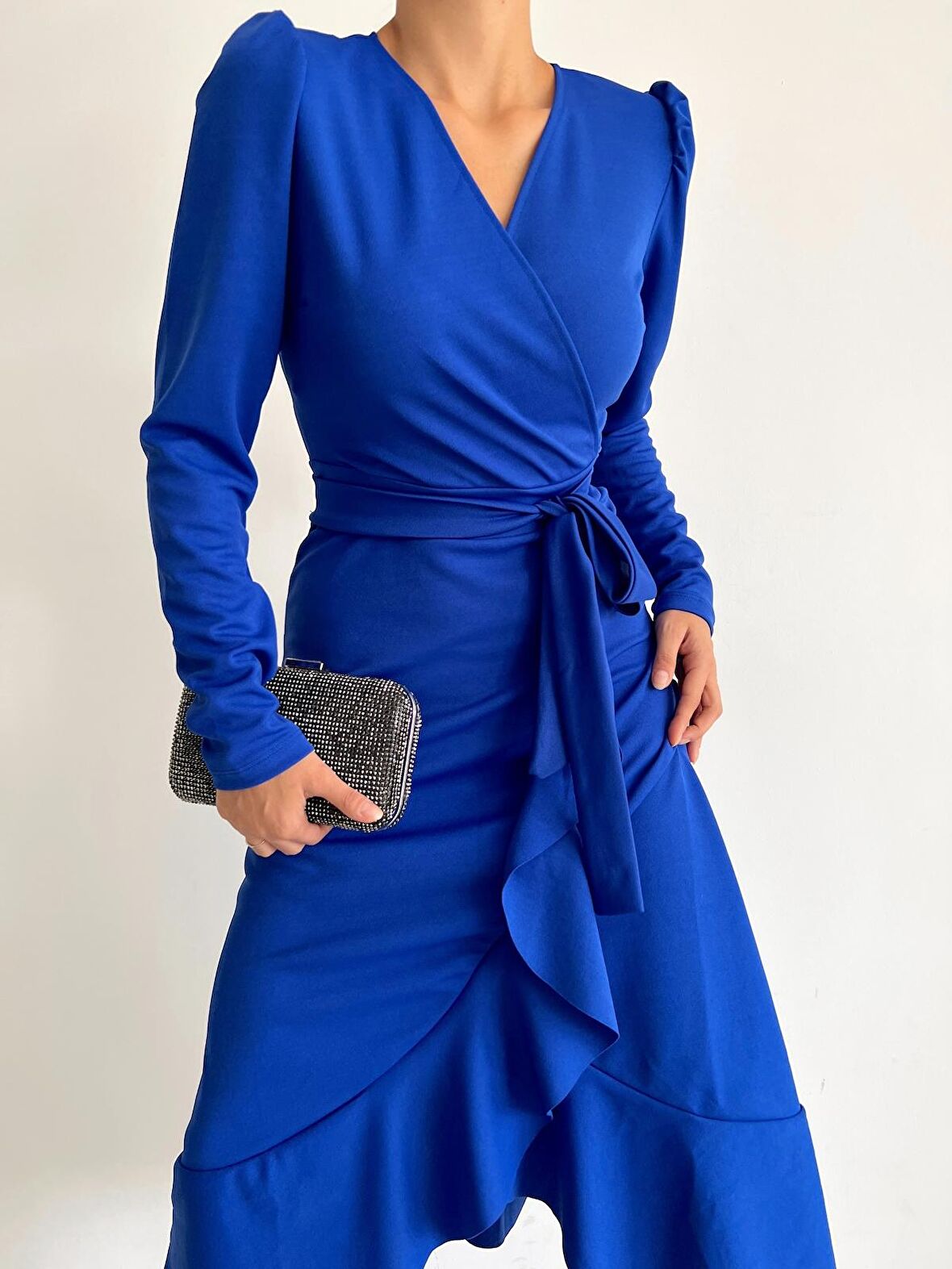 Krep Kumaş Midi Boy Kuşaklı Uzunkol Elbise