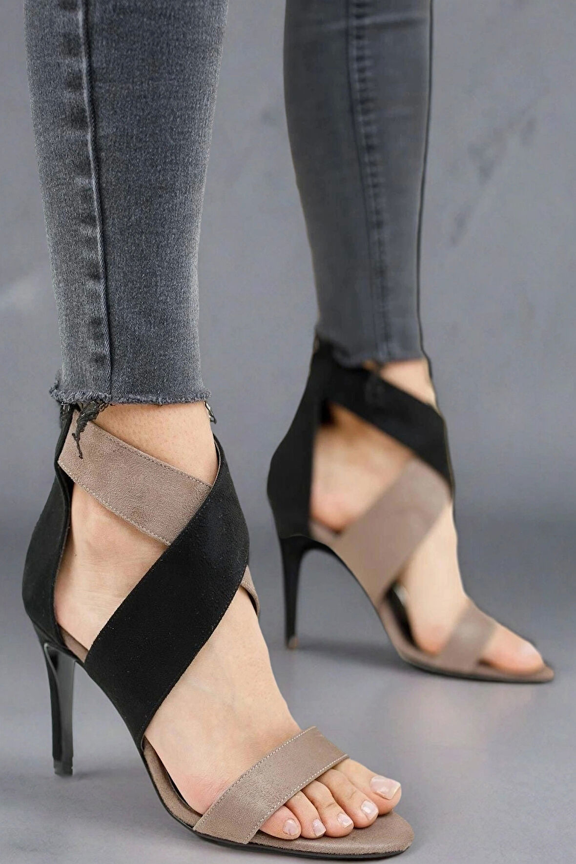 Kadın Moda İnce Topuklu Tasarım Bantlı Topuklu Ayakkabı Şık ve Zarif Abiye Ayakkabı