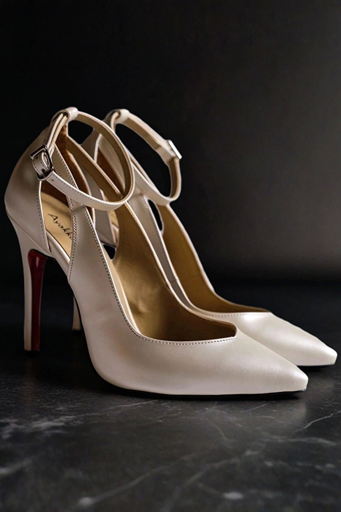 Sivri Burun Siyah Mat Deri Bilekten Bağlamalı Topuklu Stiletto Ofis Ve Gece Kombini