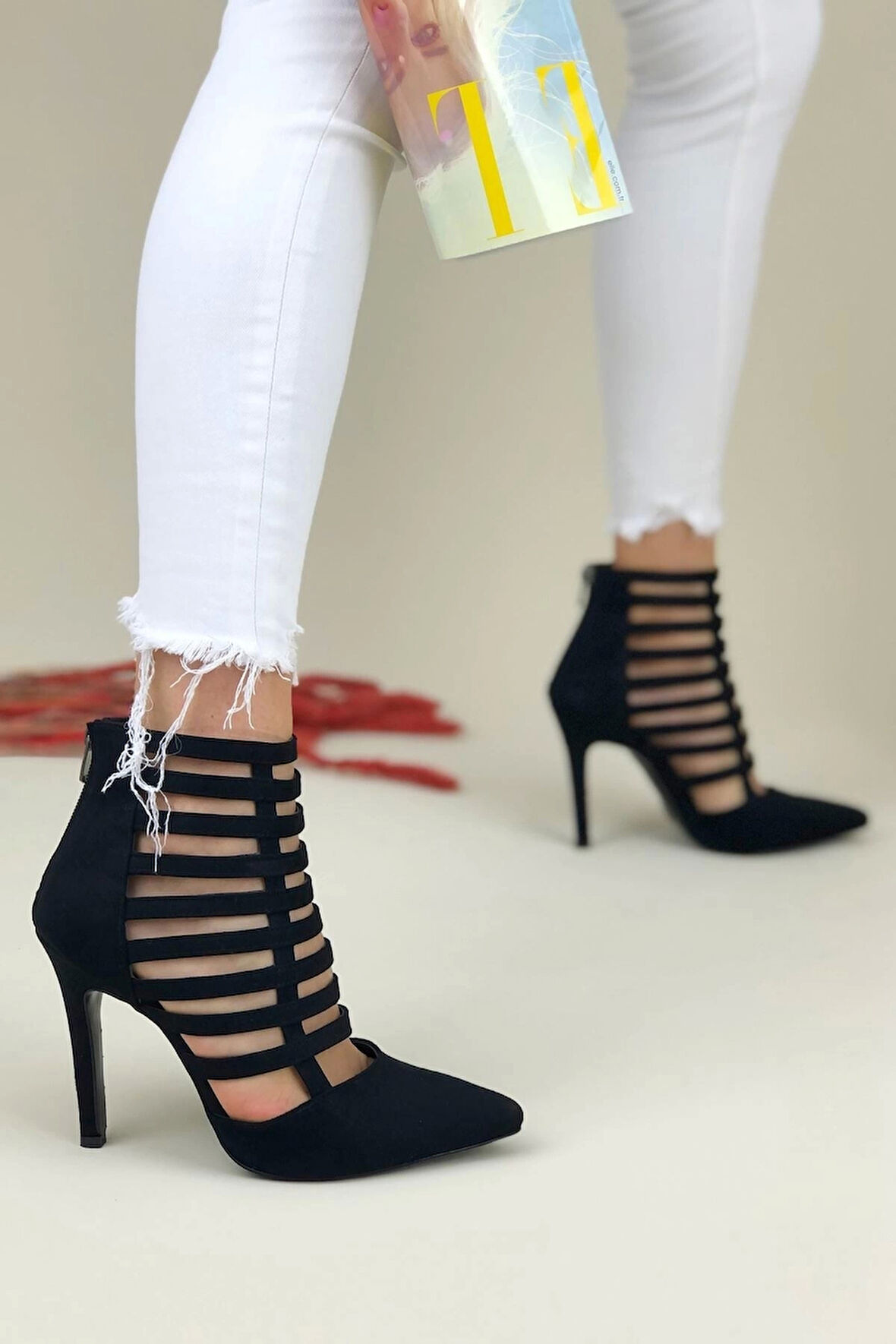 Kadın Bant Detaylı Topuklu Ayakkabı Arka Fermuarlı Sivri Burun Model