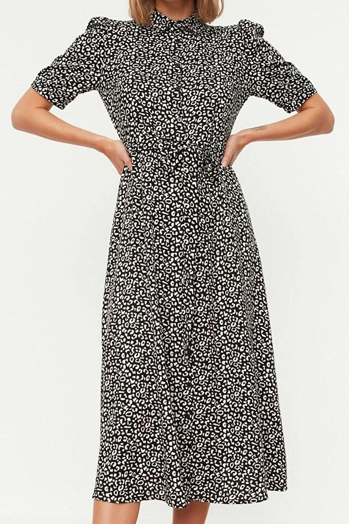 Moda Stil Regular Gömlek Yaka Midi Boy Çiçek Desenli Kuşaklı Dokuma Viskon Gömlek Elbise