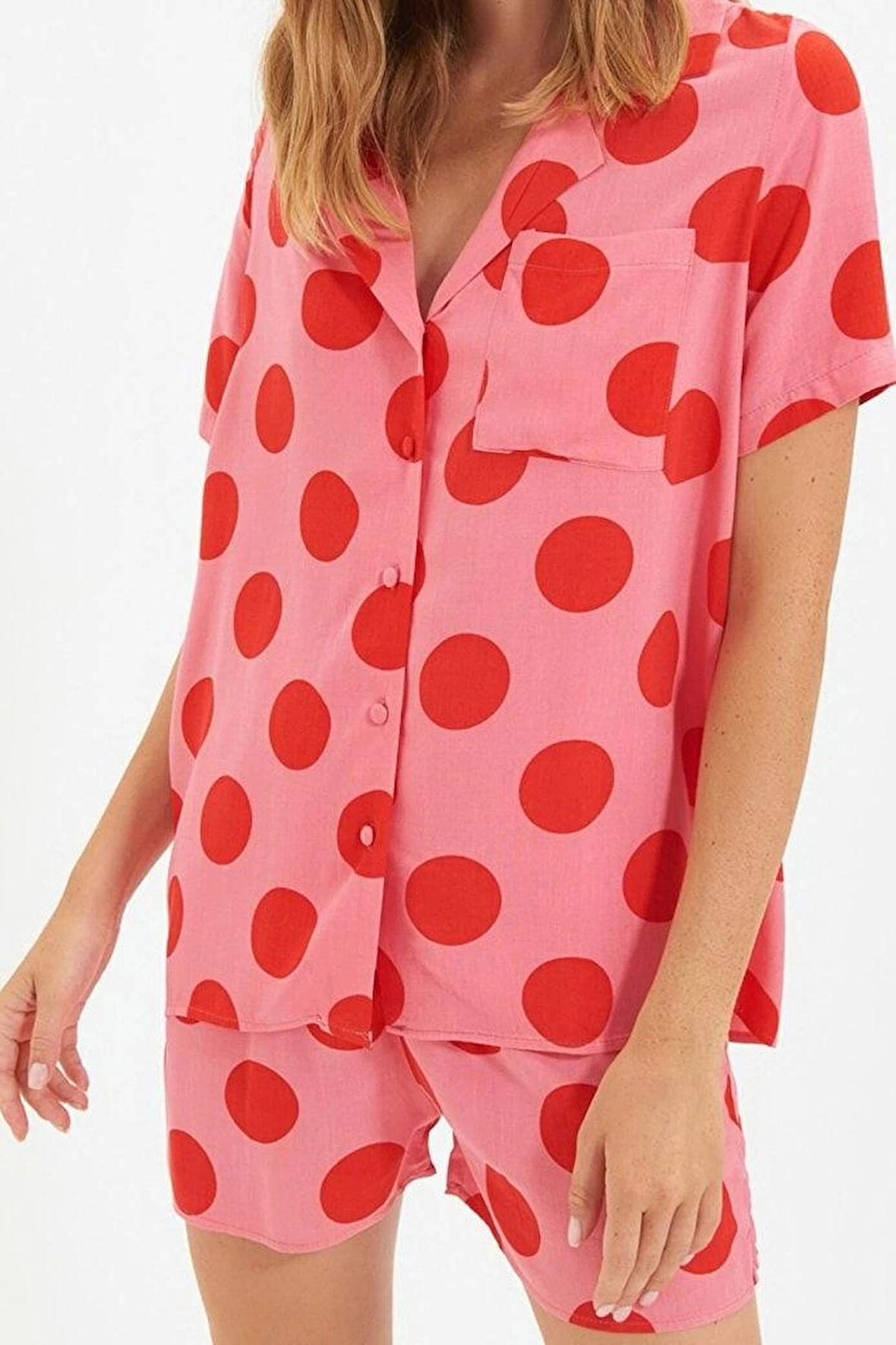 Tarz Rahat Kısa Kollu Boru Paça Puantiyeli Viskon Dokuma Pijama Takımı