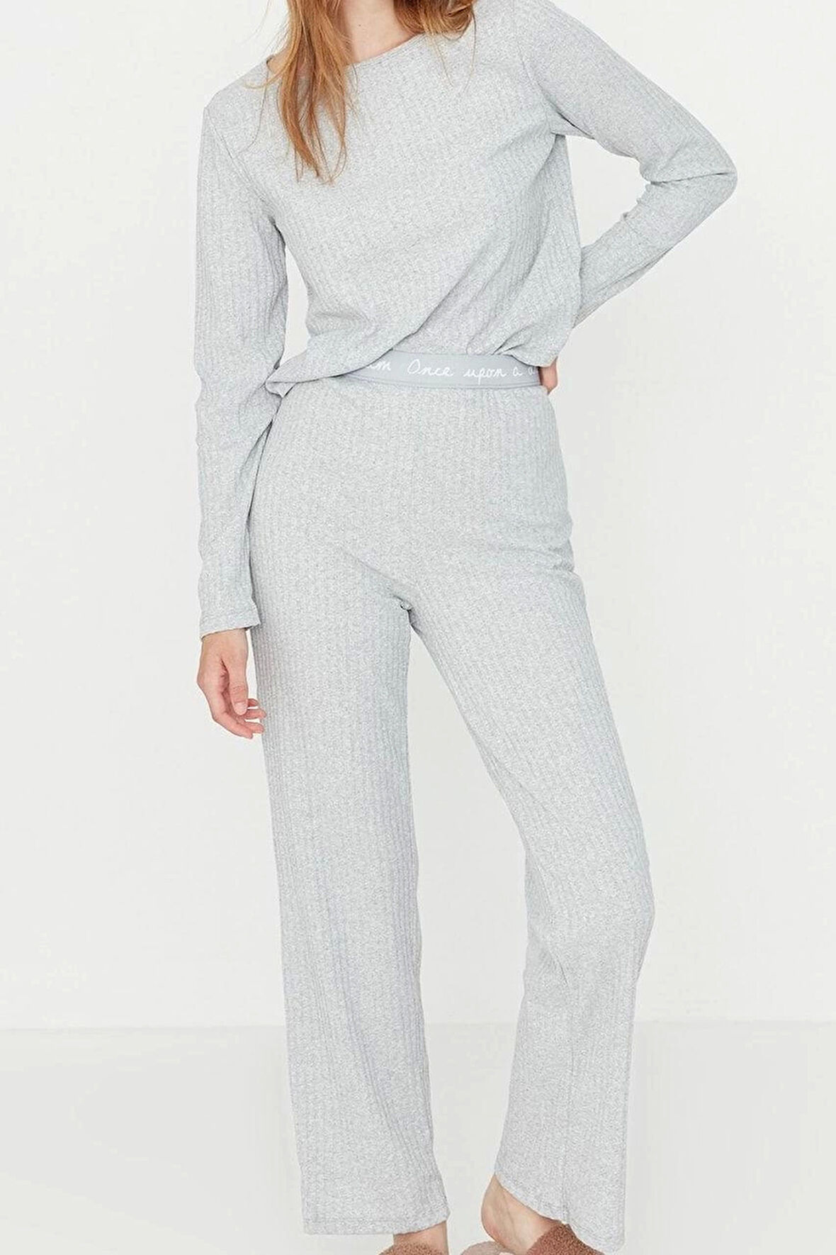 Tarz Rahat Uzun Kollu Geniş Paça Lastikli Fitilli Örme Pijama Takımı
