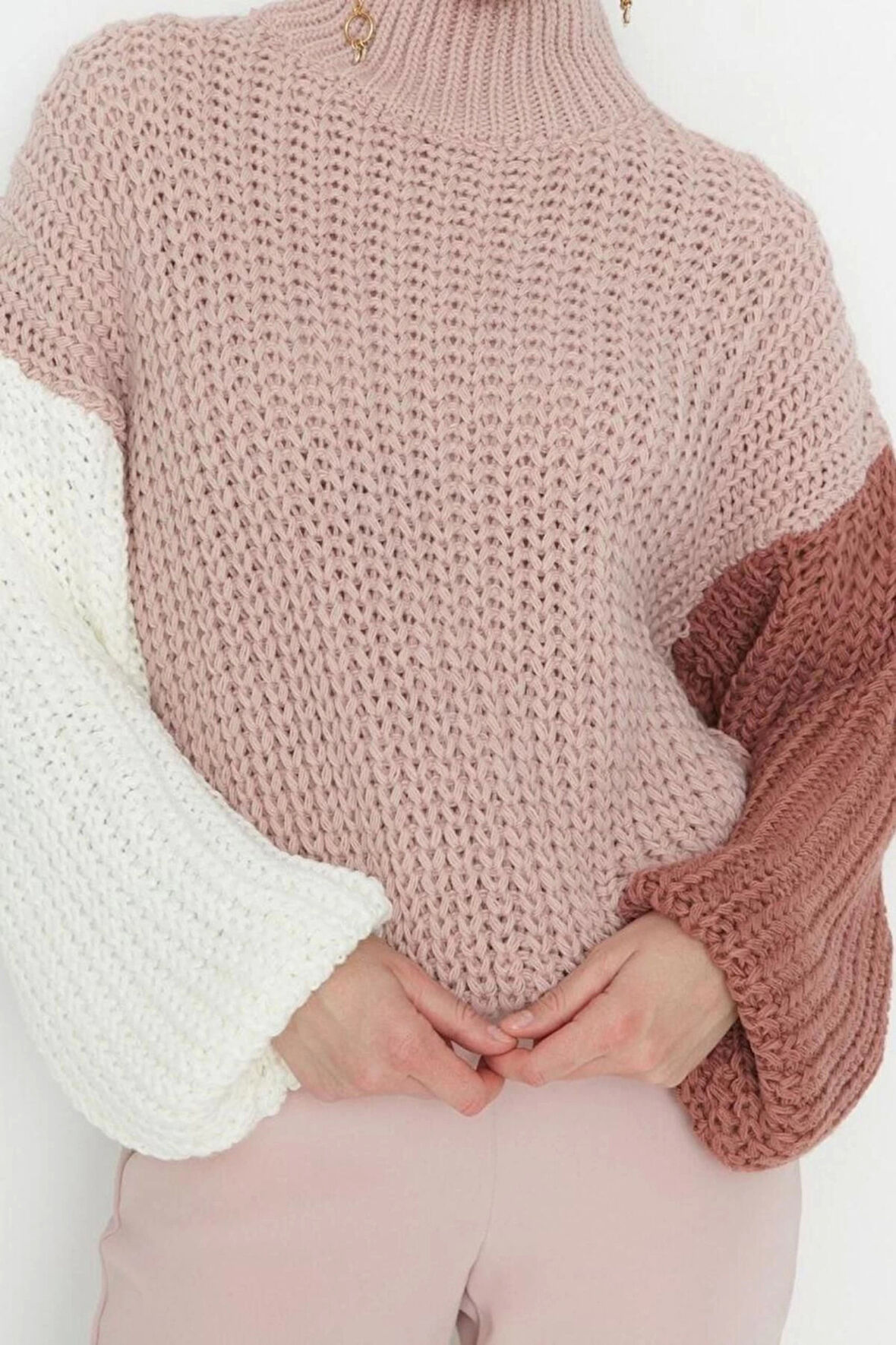 Kadın Modern Tarz Rahat Uzun Dik Yaka Renk Bloklu Kol Regular Triko Kazak