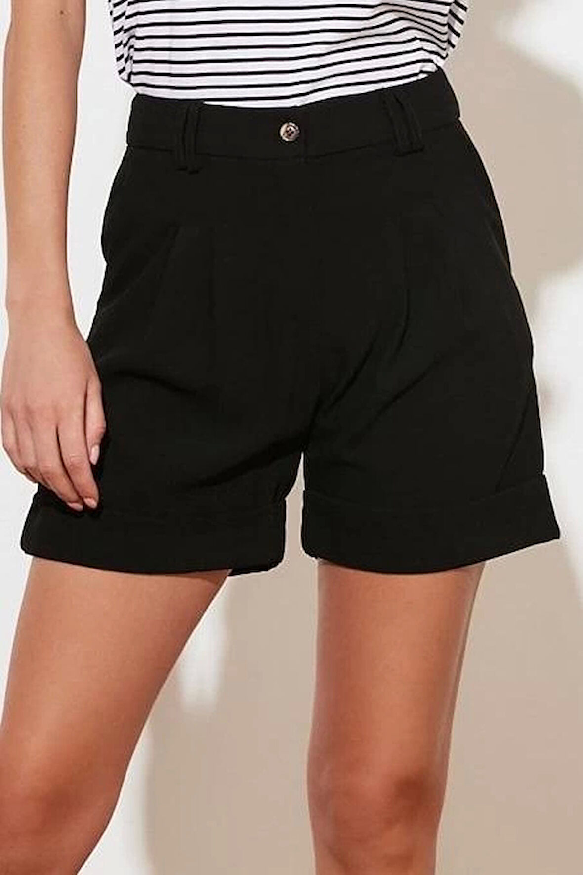 Moda Dokuma Yüksek Bel Geniş Paça Gündelik Siyah Paçası Kıvırmalı Dokuma Şort