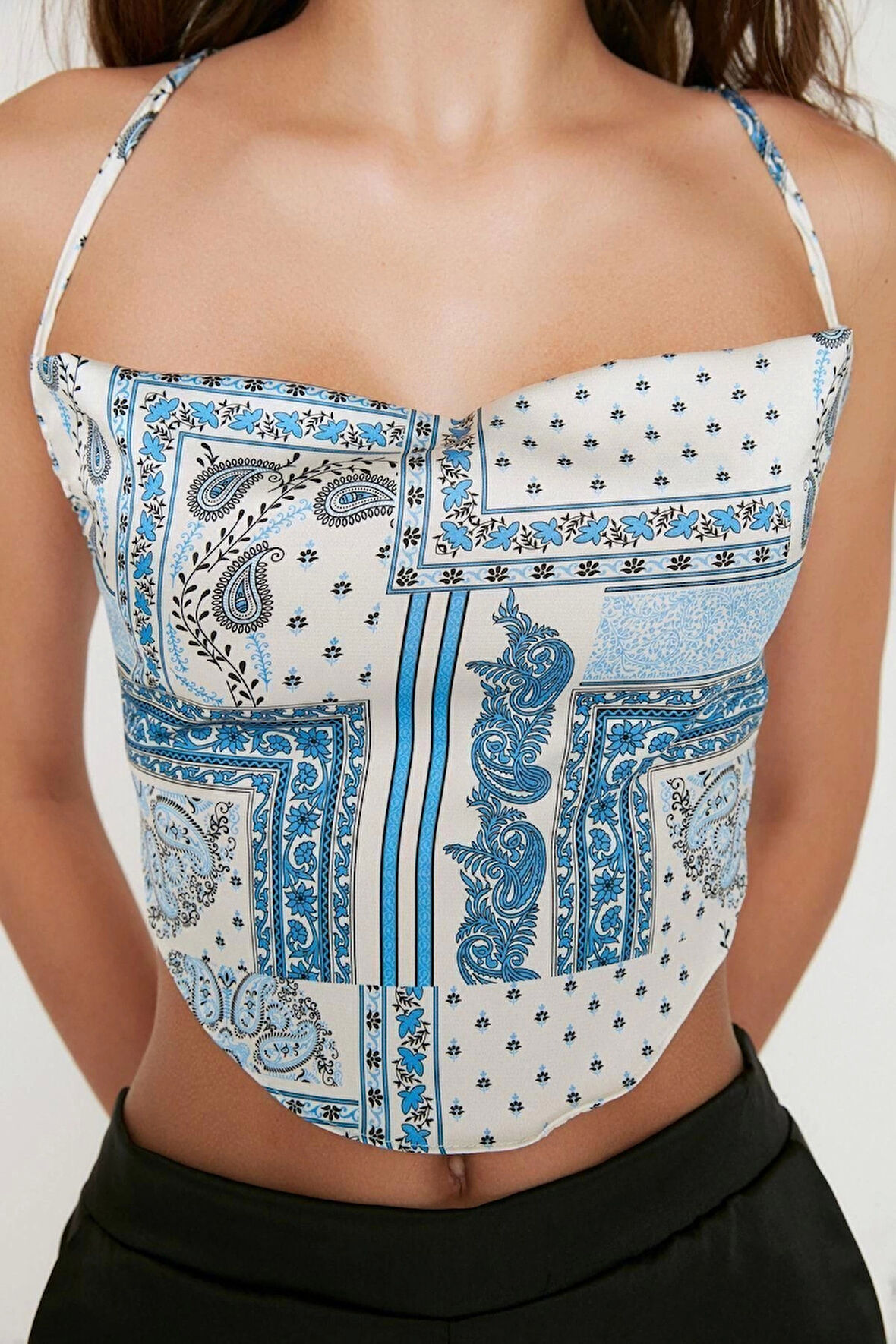 Moda Degaje Yaka Dokuma Fit Şal Desen Desen Casual Günlük Crop Askılı Kol Bluz