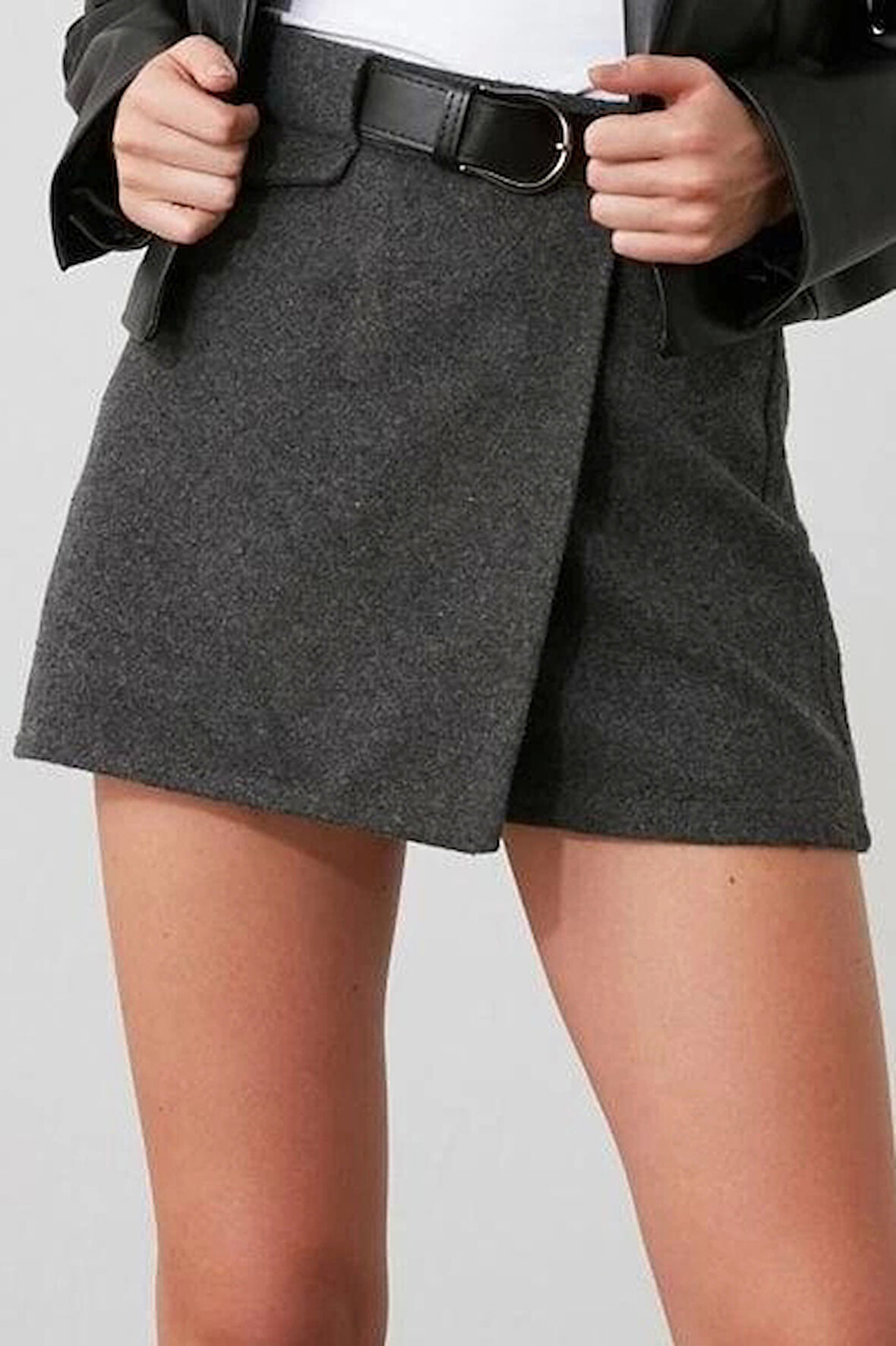 Moda Dokuma Yüksek Bel Boru Paça Business Antrasit Kemer Detaylı Dokuma Şort Etek