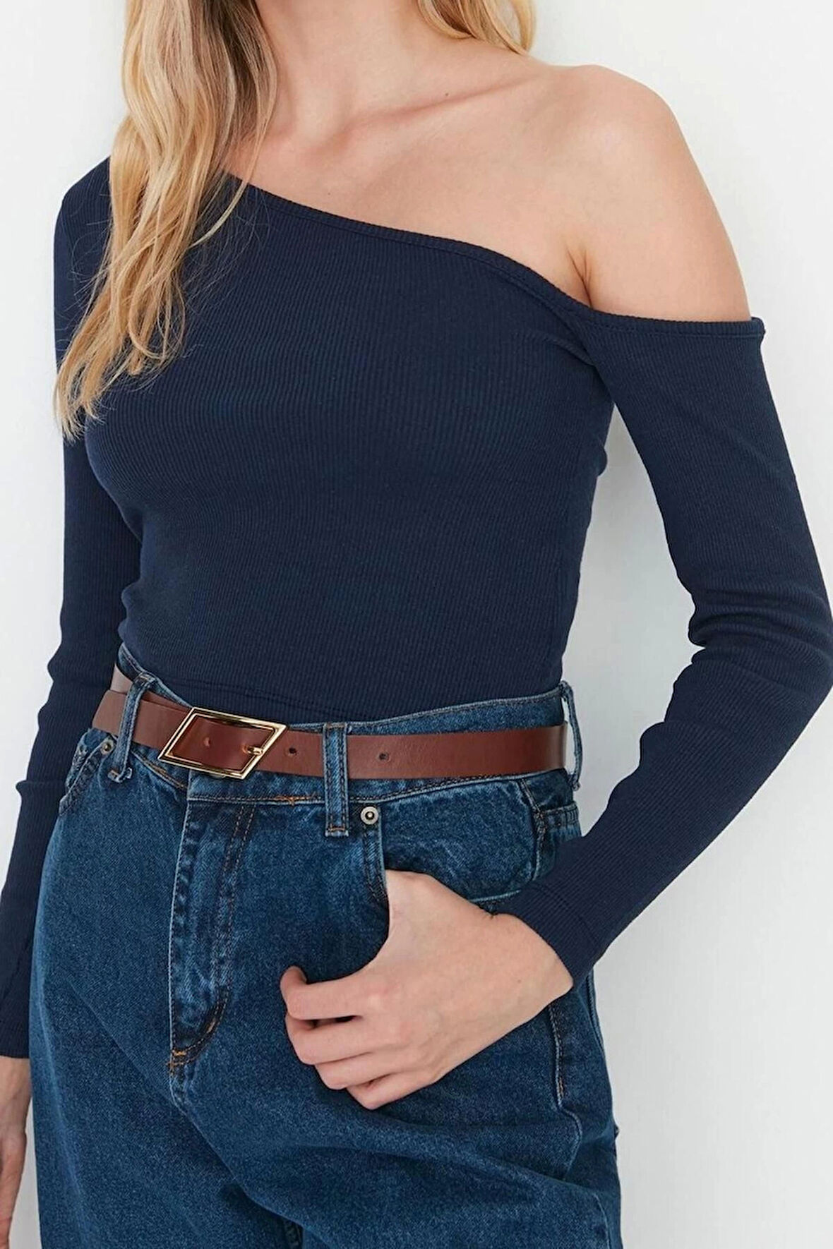 Stil Kadın Fitted Vücuda Oturan Omzu Açık Fitilli Bluz Crop Örme Slim Kalıp Düşük Kol