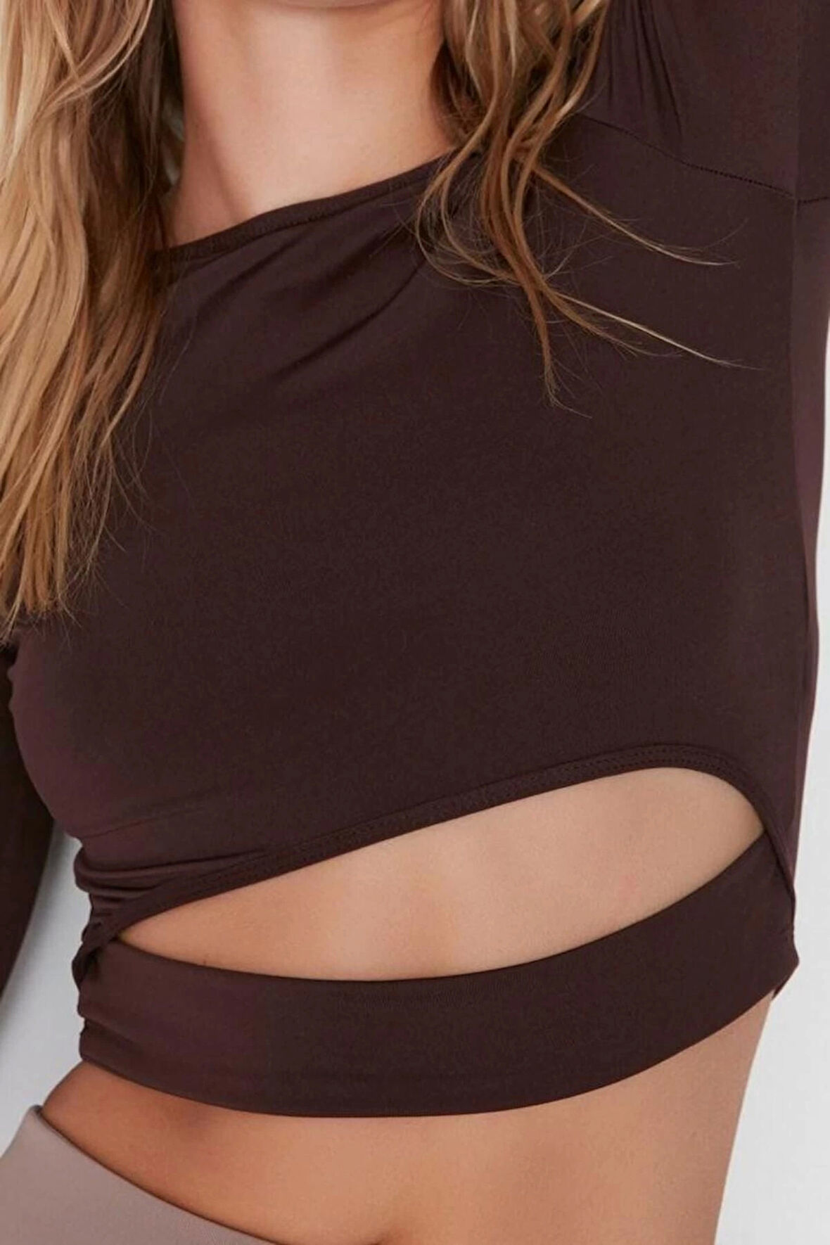 Stil Kadın Pencere Cut Out ve Baş Parmak Delik Detaylı Spor Üst Bluz Crop Örme Fitted Kalıp