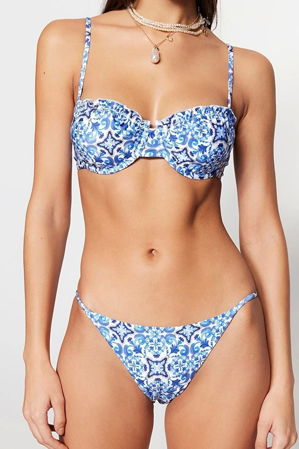 Moda Puantiyeli Atma Kap Balconette Normal Bel Brief Çini Desenli Balkonet Fırfırlı Bikini Takımı