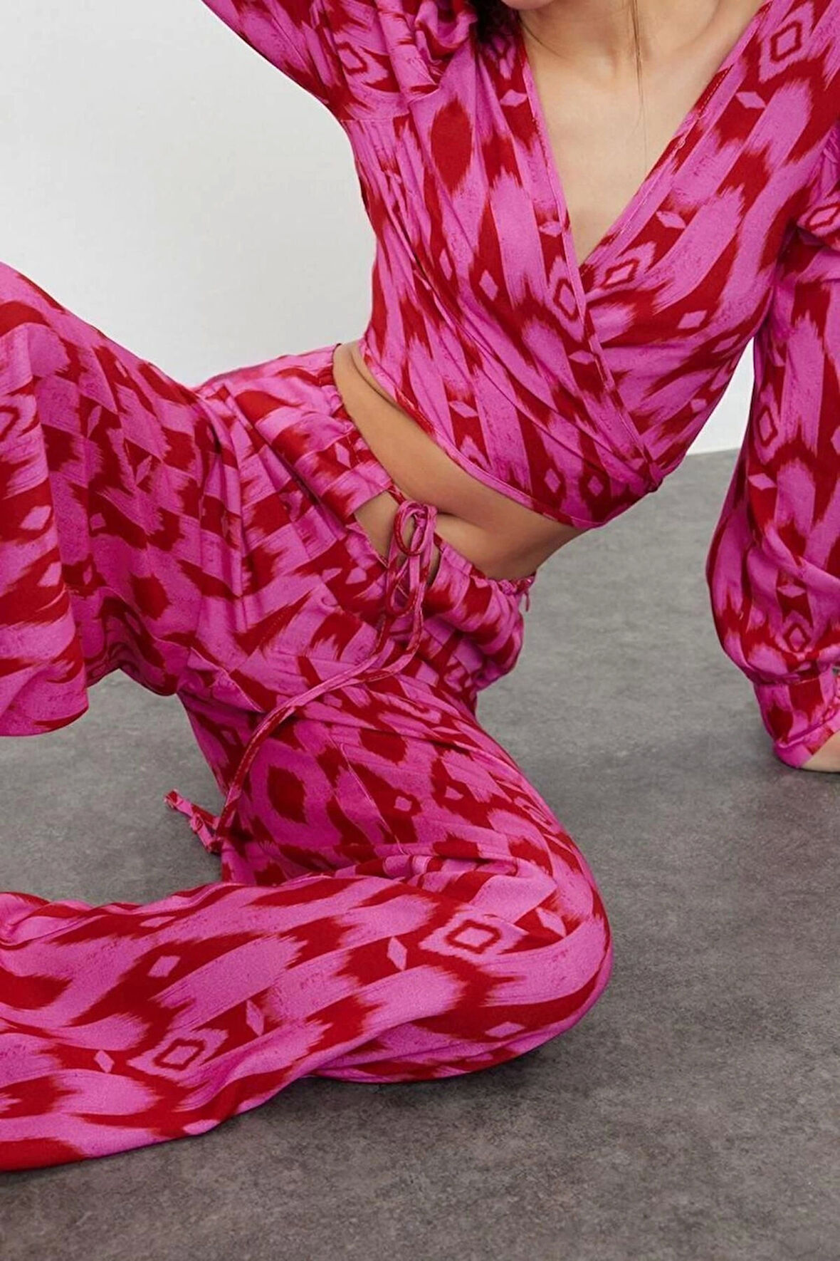 Moda Dokuma Tropikal V Yaka Plaj Etnik Desenli Dokuma Bluz Pantolon Takım