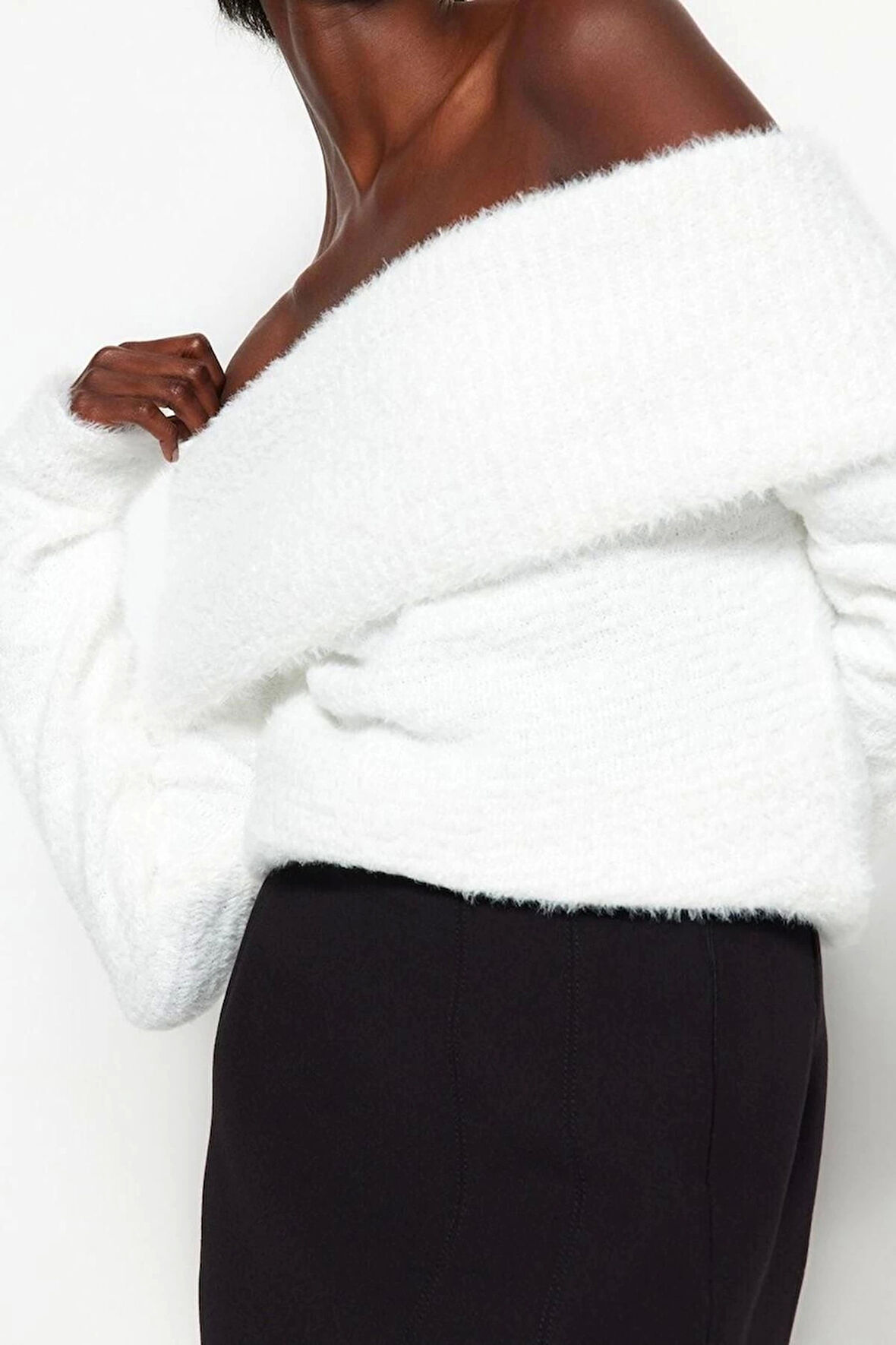 Stil Modern Kadın Regular Standart Kol Carmen Yaka Tüylü Sakal İplikli Triko Kazak