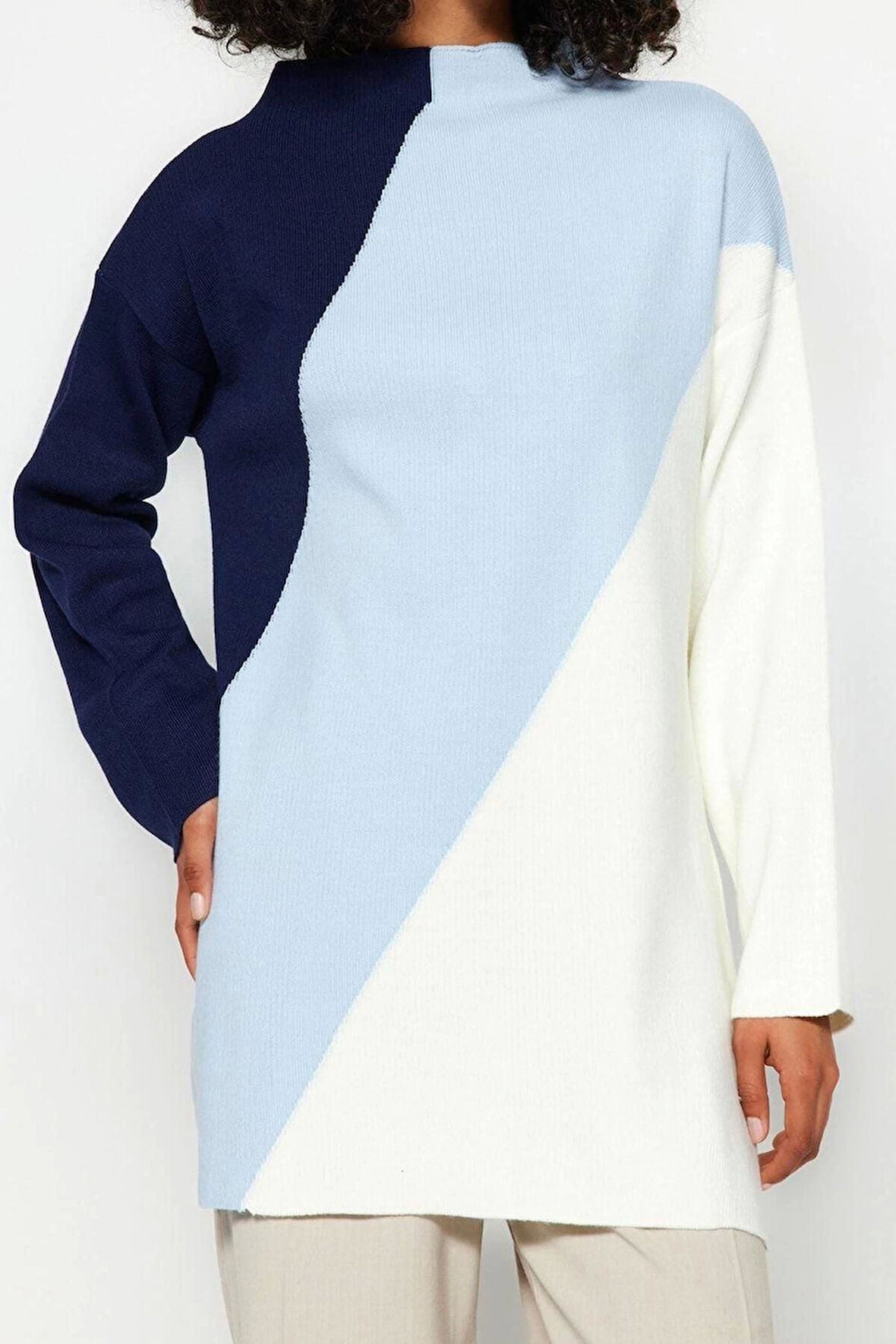 Kadın Modern Tarz Rahat Uzun Dik Yaka Renk Bloklu Kol Regular Triko Kazak