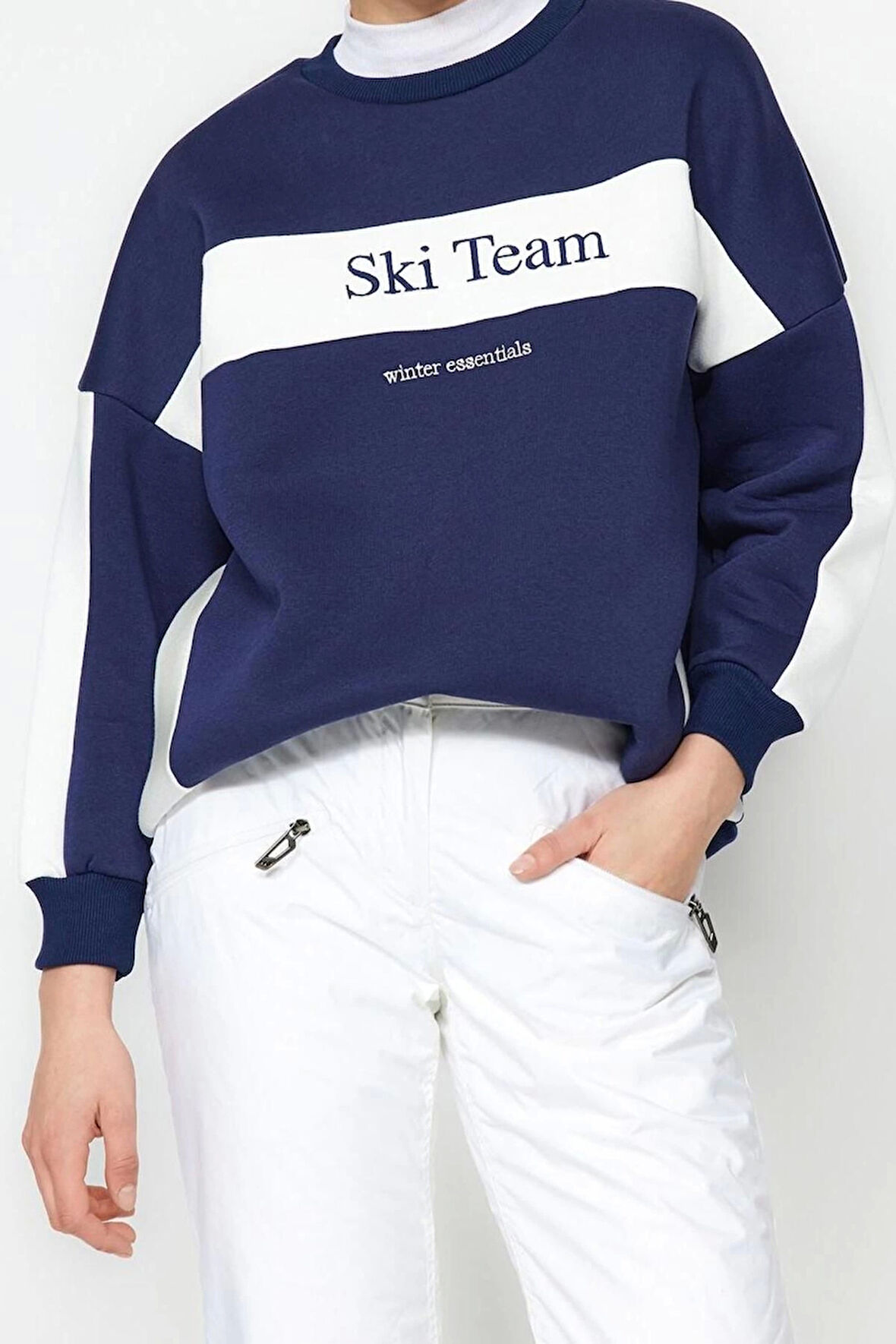 Tarz Regular Bisiklet Yaka Düşük Kol Uzun Kalın İçi Polarlı Slogan Nakışlı Örme Sweatshirt