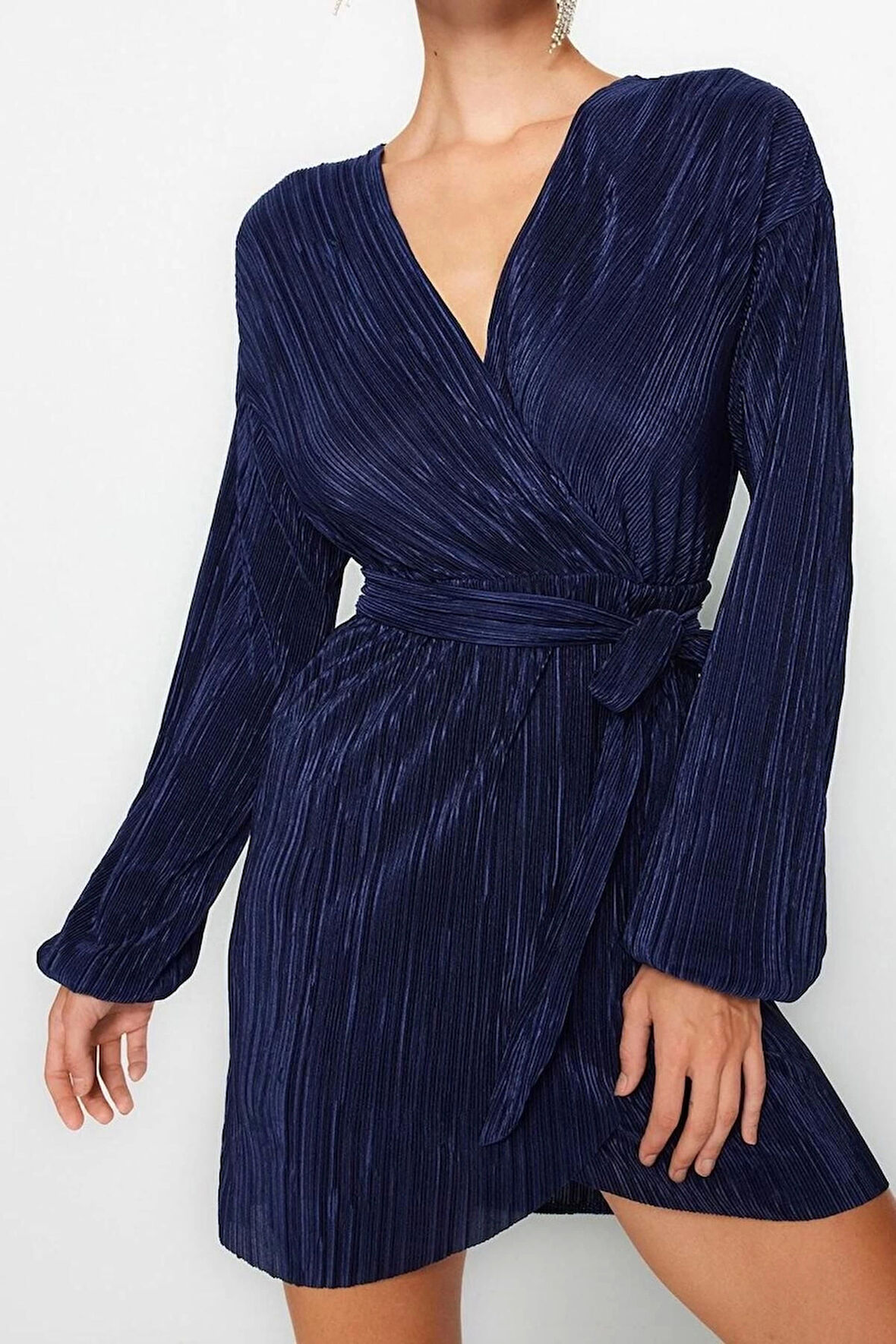 Moda Stil Relaxed Kruvaze Mini Boy Kuşaklı A-Kesim Astarlı Piliseli Örme Kısa Şık Abiye Elbise