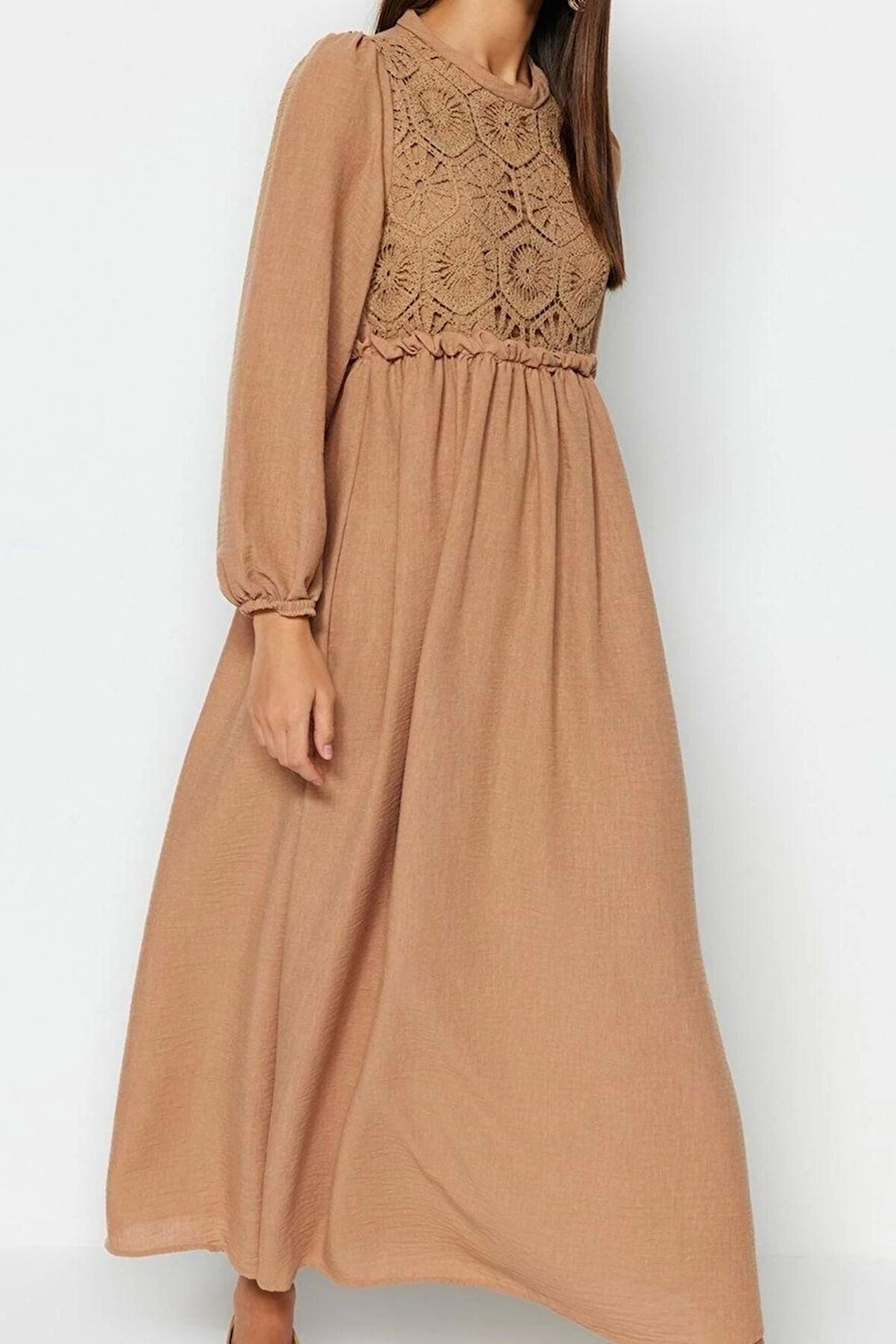 Moda Stil Regular Bisiklet Yaka Maxi Boy Tesettür Güpür Fisto Detaylı Dokuma Elbise