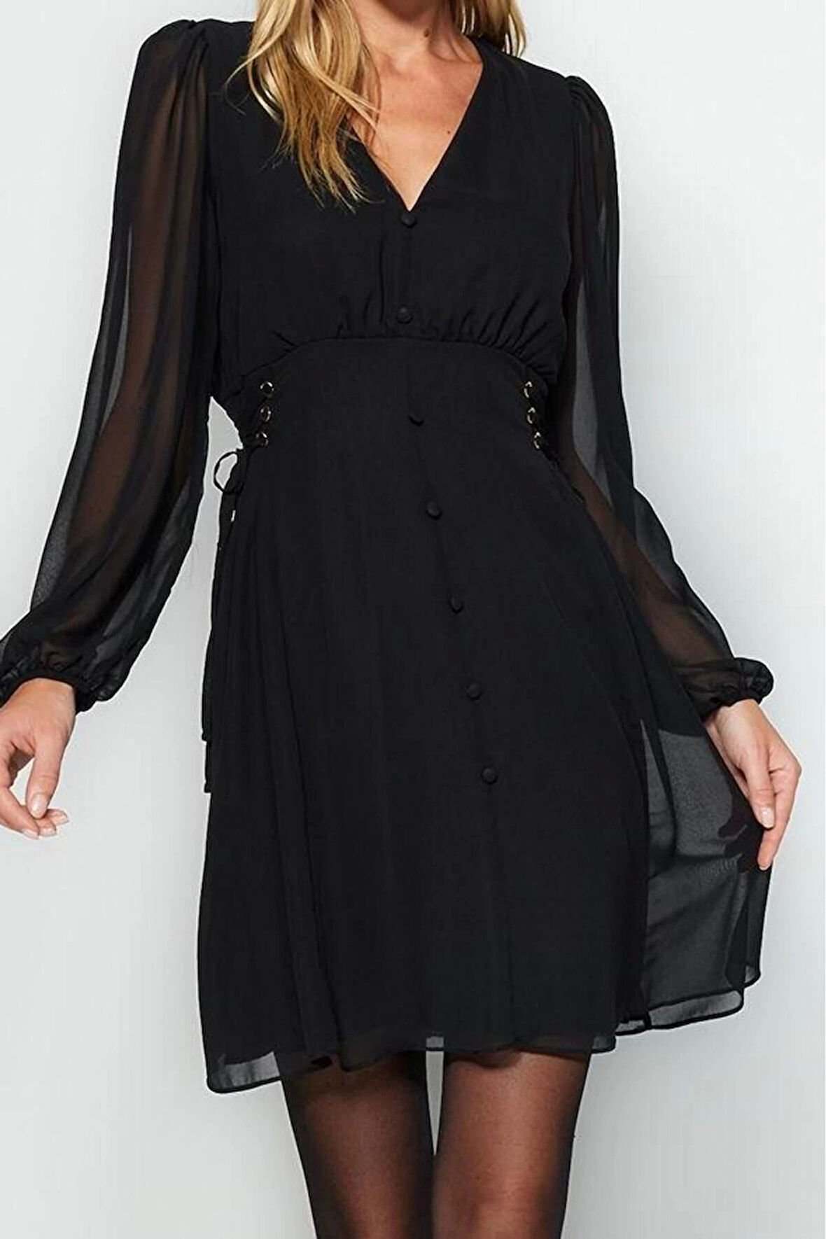 Moda Stil Regular V Yaka Mini Boy Kuşgözü Detaylı Düğmeli Astarlı Şifon Dokuma Elbise