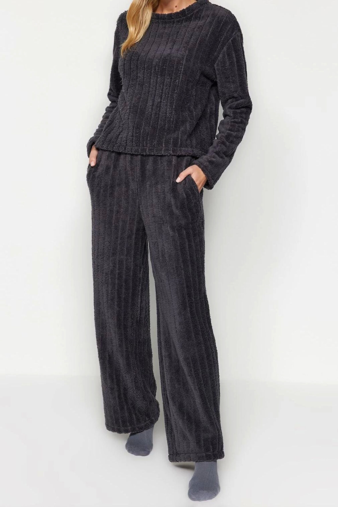 Tarz Rahat Uzun Kollu Boru Paça Wellsoft Kışlık Örme Pijama Takımı