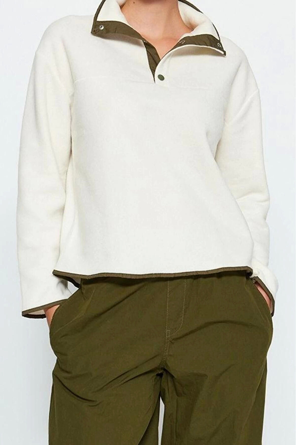 Tarz Regular Dik Yaka Düşük Kol Regular Çıtçıtlı Normal Kalıp Cepli Polar Örme Sweatshirt