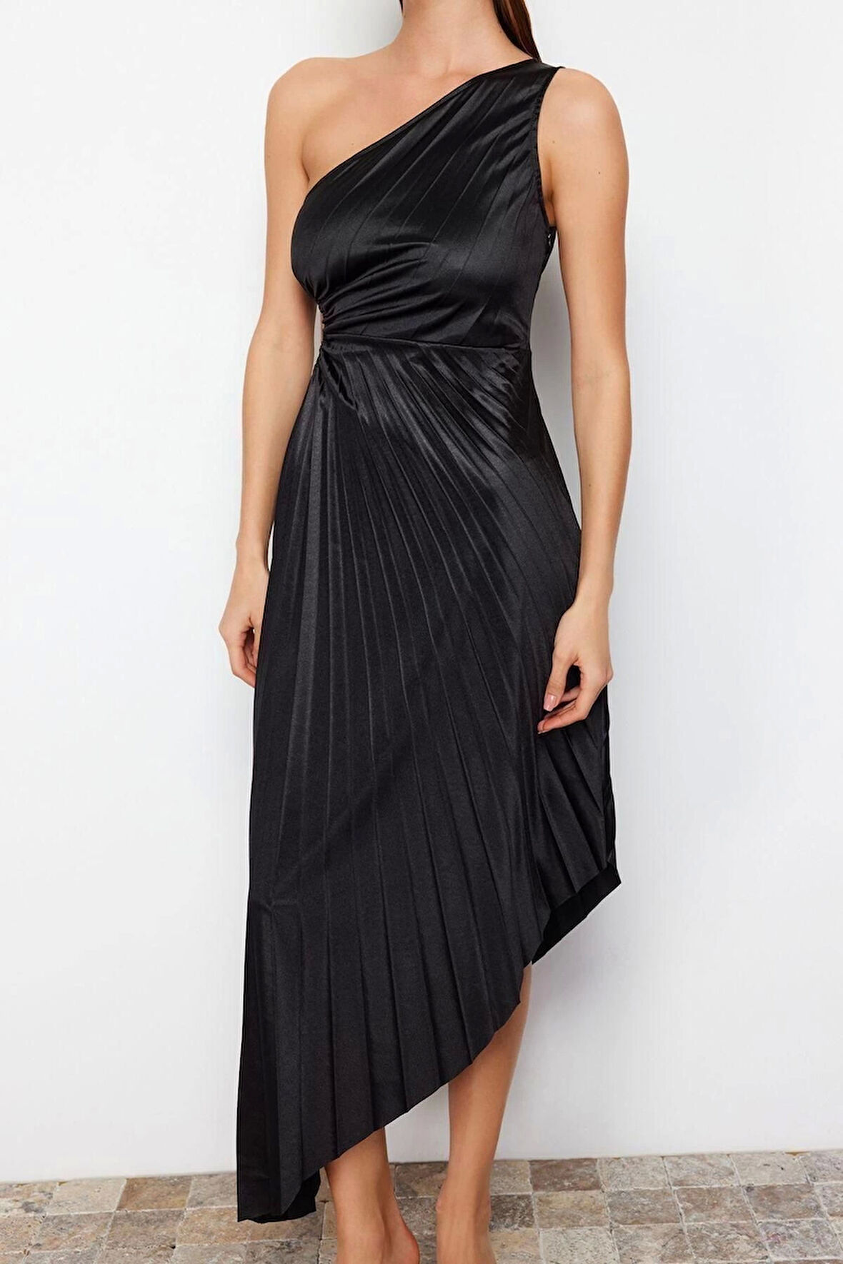 Moda Fit Mezuniyet Balo Saten Örme Asimetrik Yaka Kolsuz Kol Shift Midi Boy Elbise