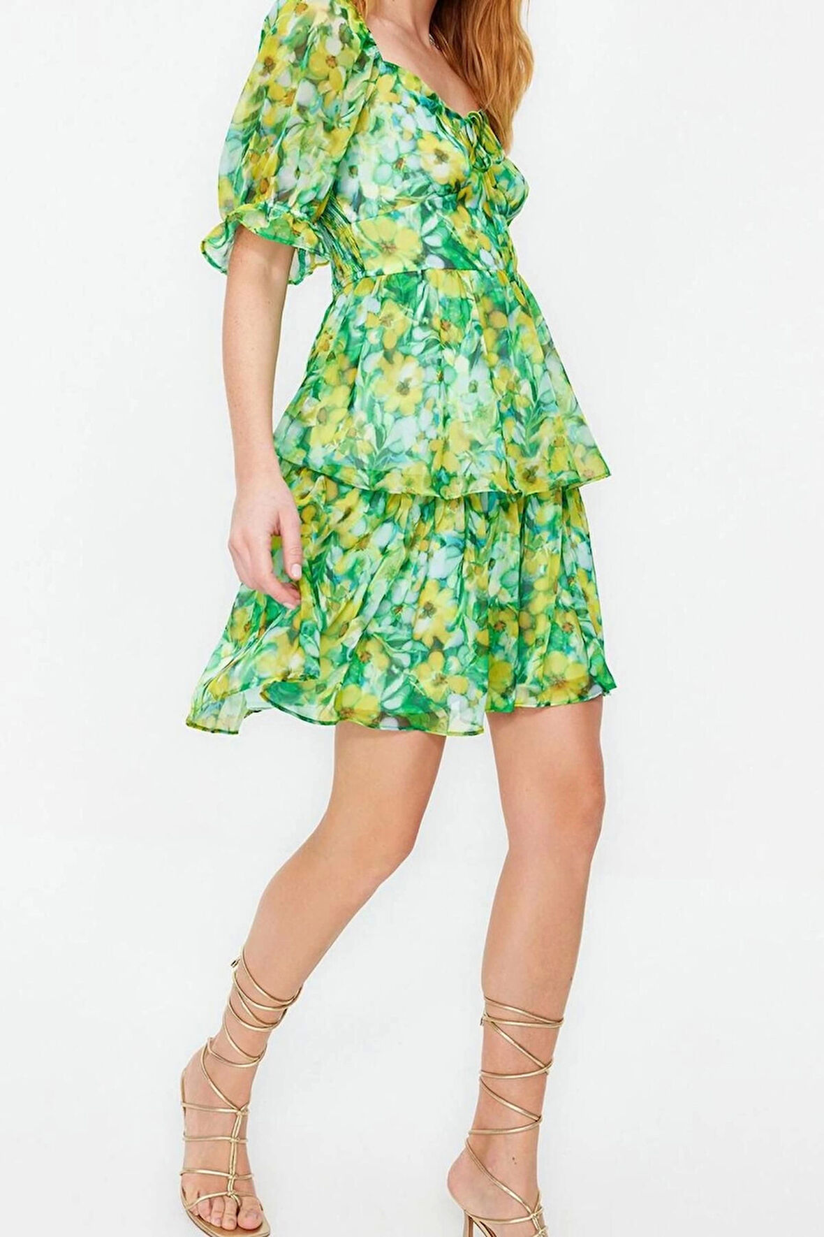 Kısa Kollu Carmen Yaka Çiçekli Eteği Volanlı Skater Belden Açılan Şifon Mini Astarlı Dokuma Elbise