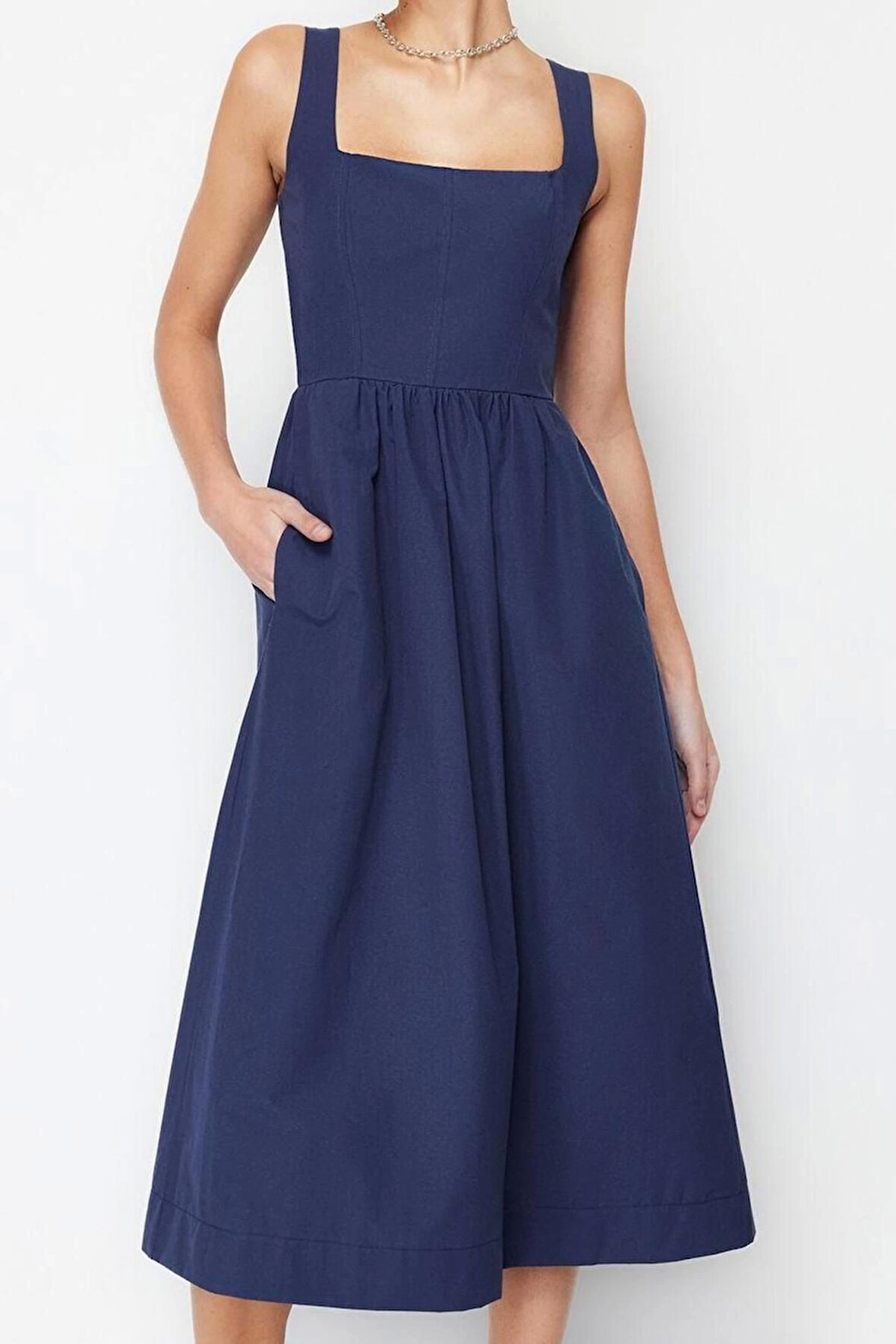 Moda Stil Regular Kare Yaka Midi Boy Belden Açılan Korse Dikiş Detaylı Dokuma Elbise