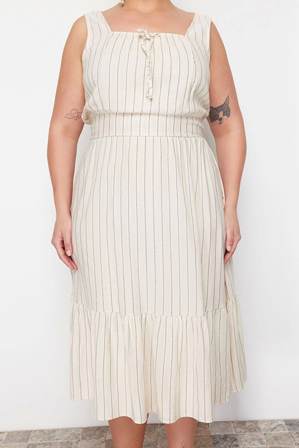 Moda Rahat Keten Karışımlı Dokuma Kare Yaka Kısa Kol Eteği Fırfırlı Midi Boy Büyük Beden Elbise