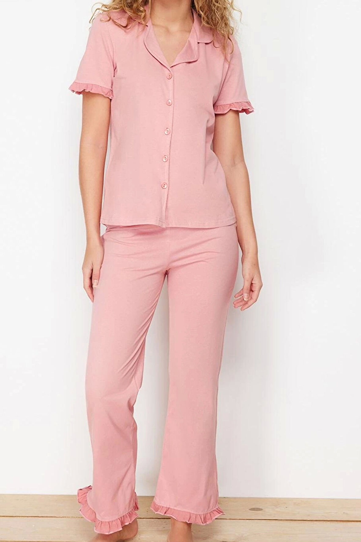 Tarz Rahat Kısa Kollu Boru Paça %100 Pamuklu Fırfır Detaylı Örme Pijama Takımı