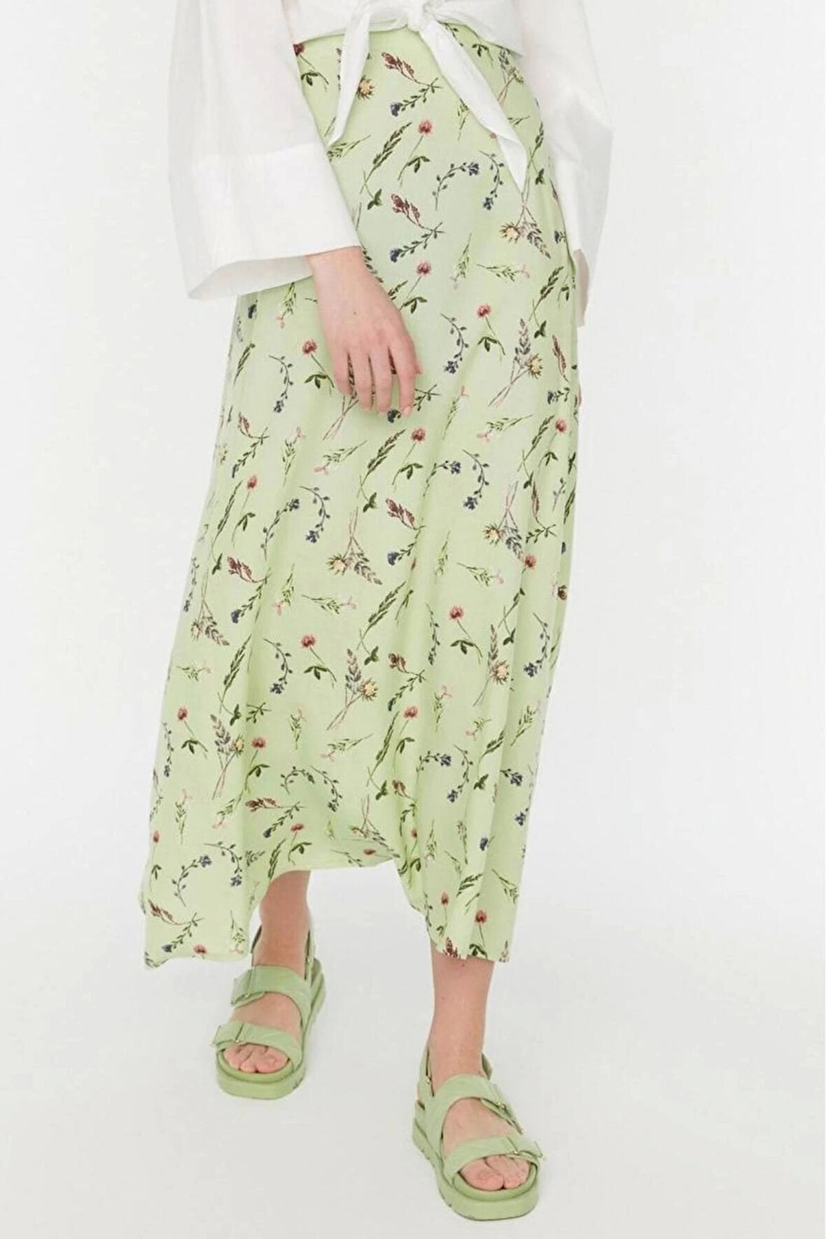 Moda Tesettür Regular Çiçekli Desen Günlük Maxi Boy Puantiye Desenli Çan Dokuma Etek