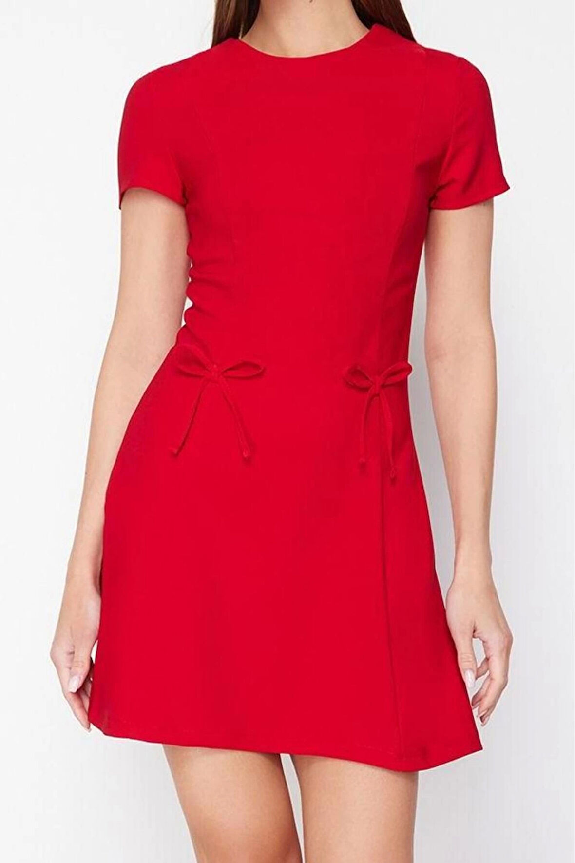 Moda Stil Regular Bisiklet Yaka Mini Boy Eteği Belden Açılan Fiyonk Detaylı Dokuma Elbise