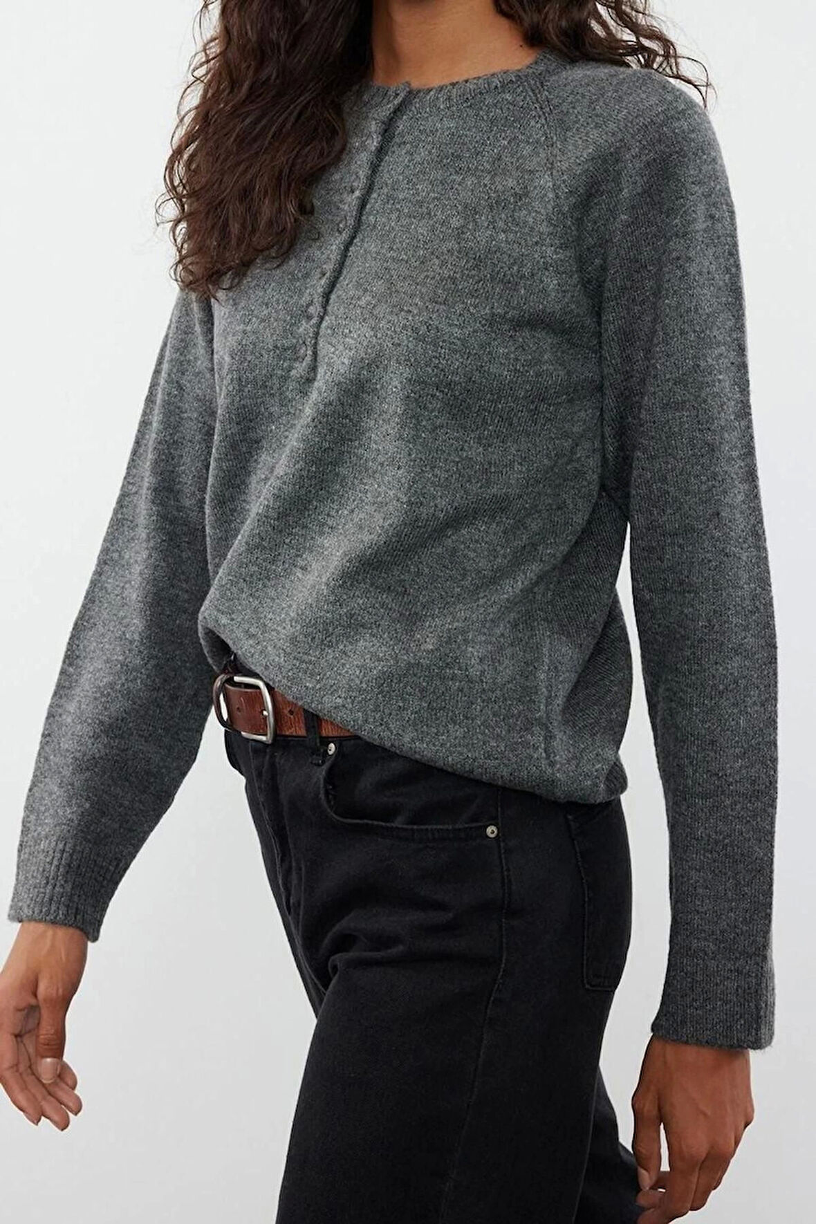 Stil Modern Kadın Regular Standart Kol Bisiklet Yaka Yumuşak Dokulu Düğme Detaylı Triko Kazak