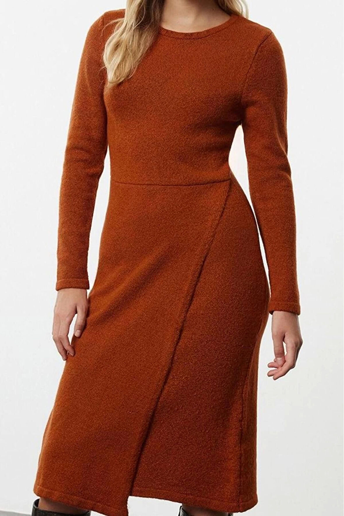 Moda Stil Regular Bisiklet Yaka Midi Boy Triko Yumuşak Dokulu Kruvaze Etek Detaylı Elbise