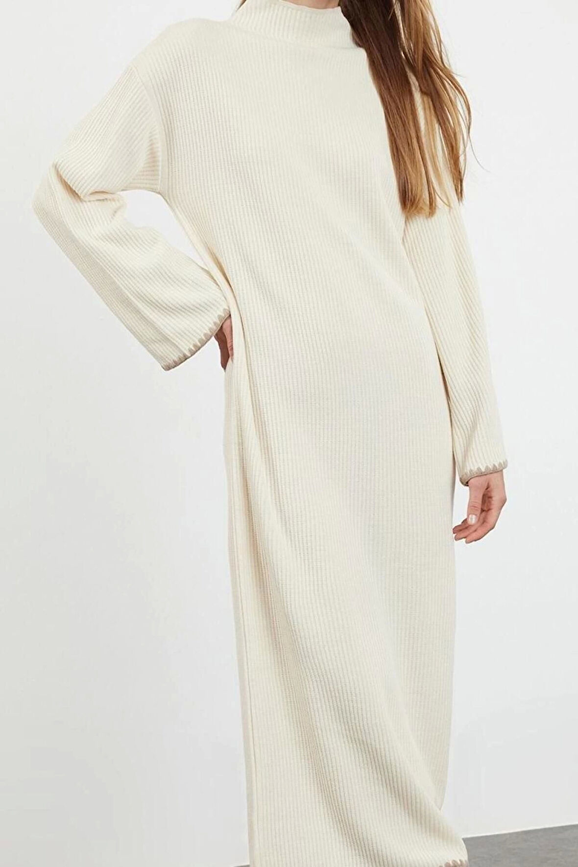 Moda Stil Relaxed Bisiklet Yaka Maxi Boy Tesettür Dikiş Detaylı Uzun Triko Elbise